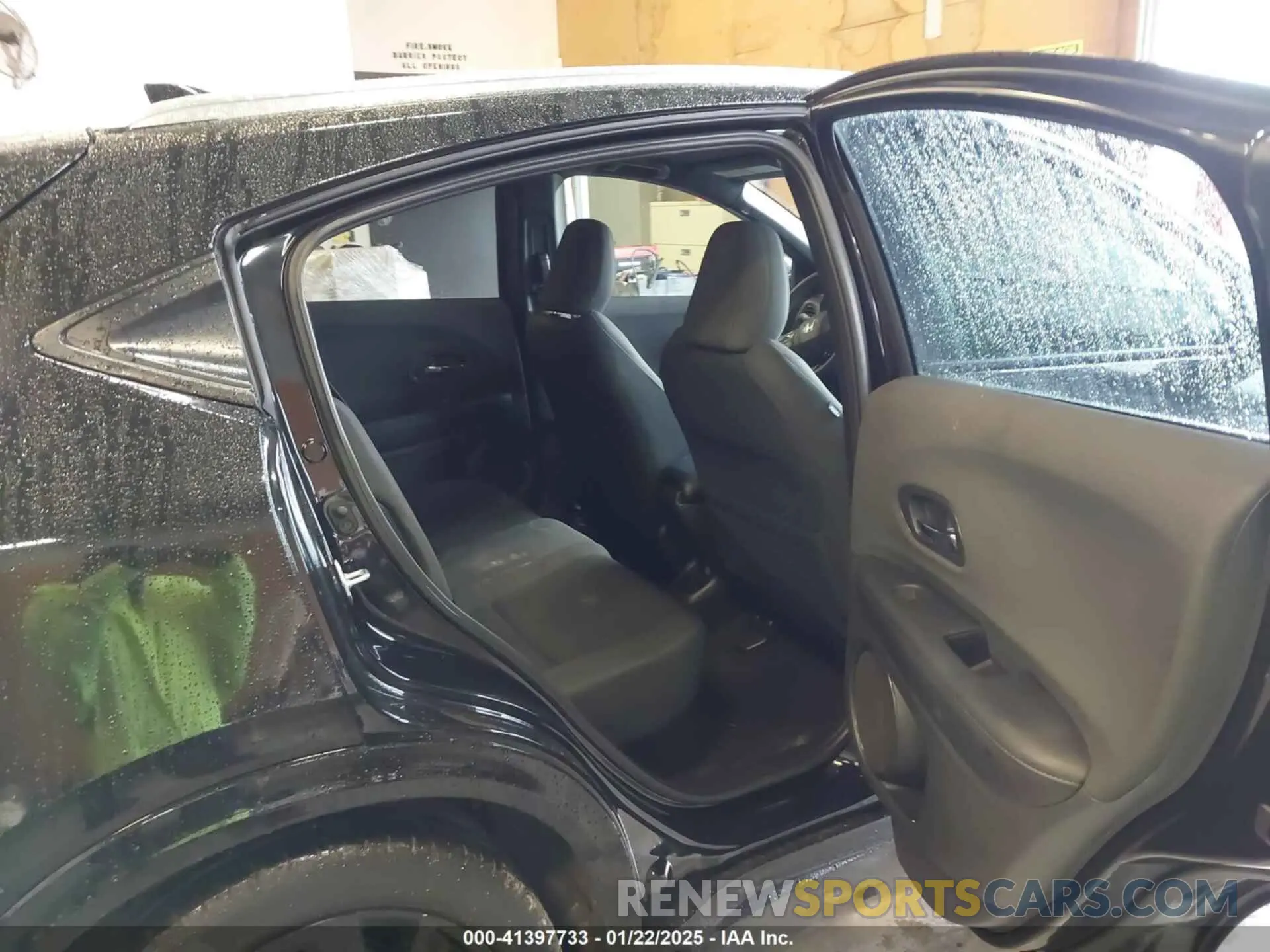 8 Photograph of a damaged car 3CZRU5H13NM741487 HONDA HR-V 2022