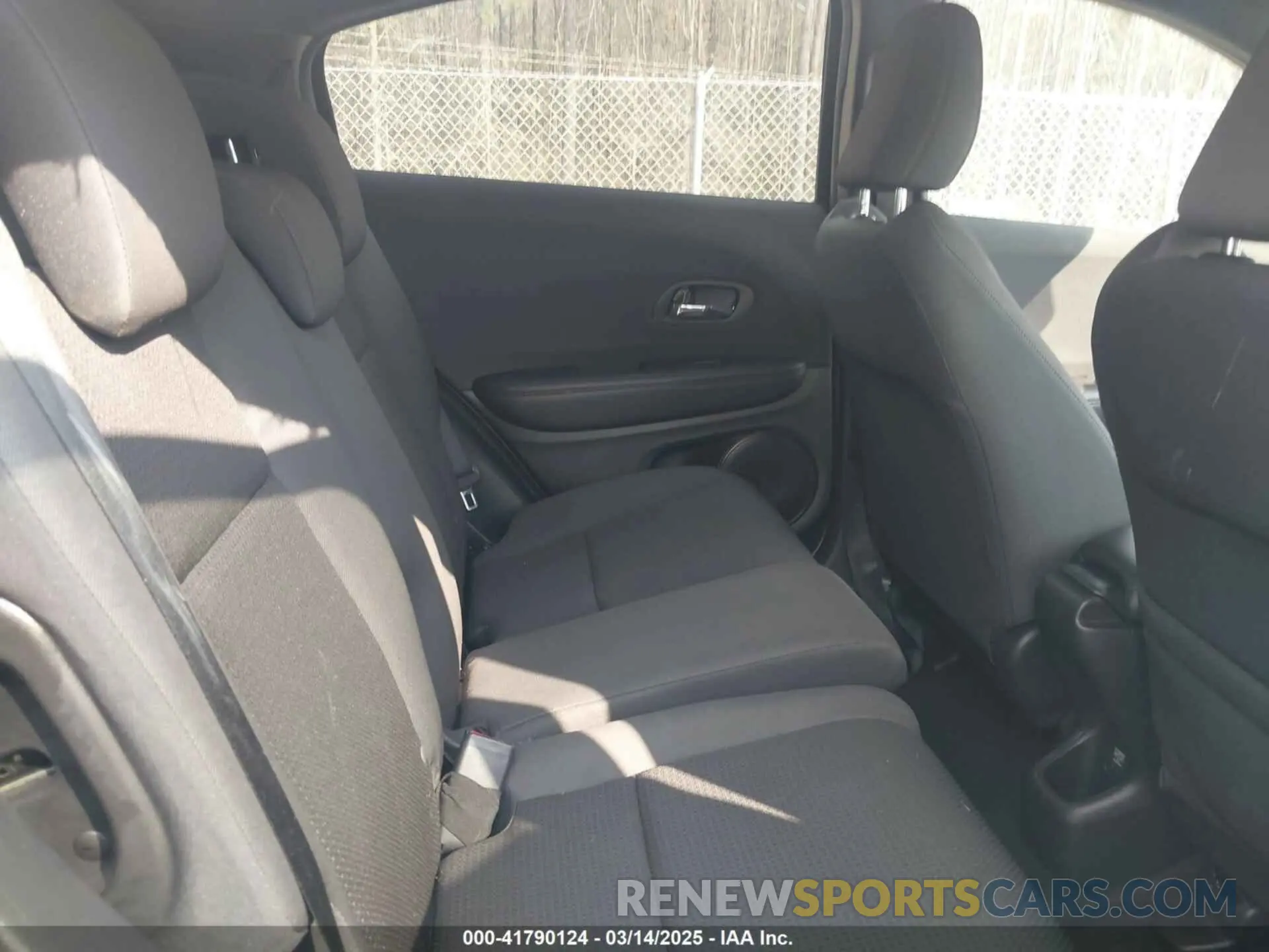 8 Photograph of a damaged car 3CZRU5H14NM715819 HONDA HR-V 2022