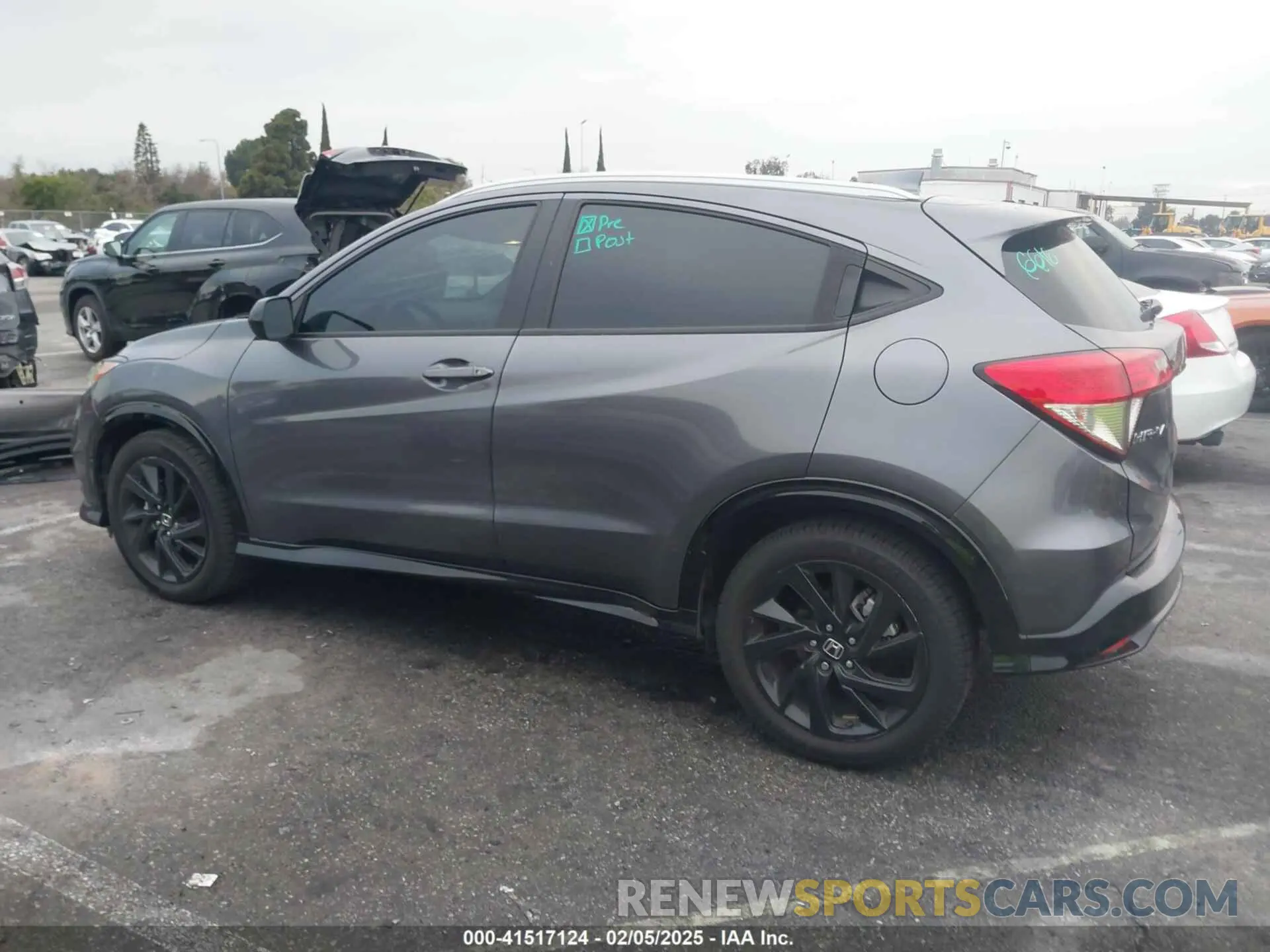 14 Photograph of a damaged car 3CZRU5H14NM741630 HONDA HR-V 2022