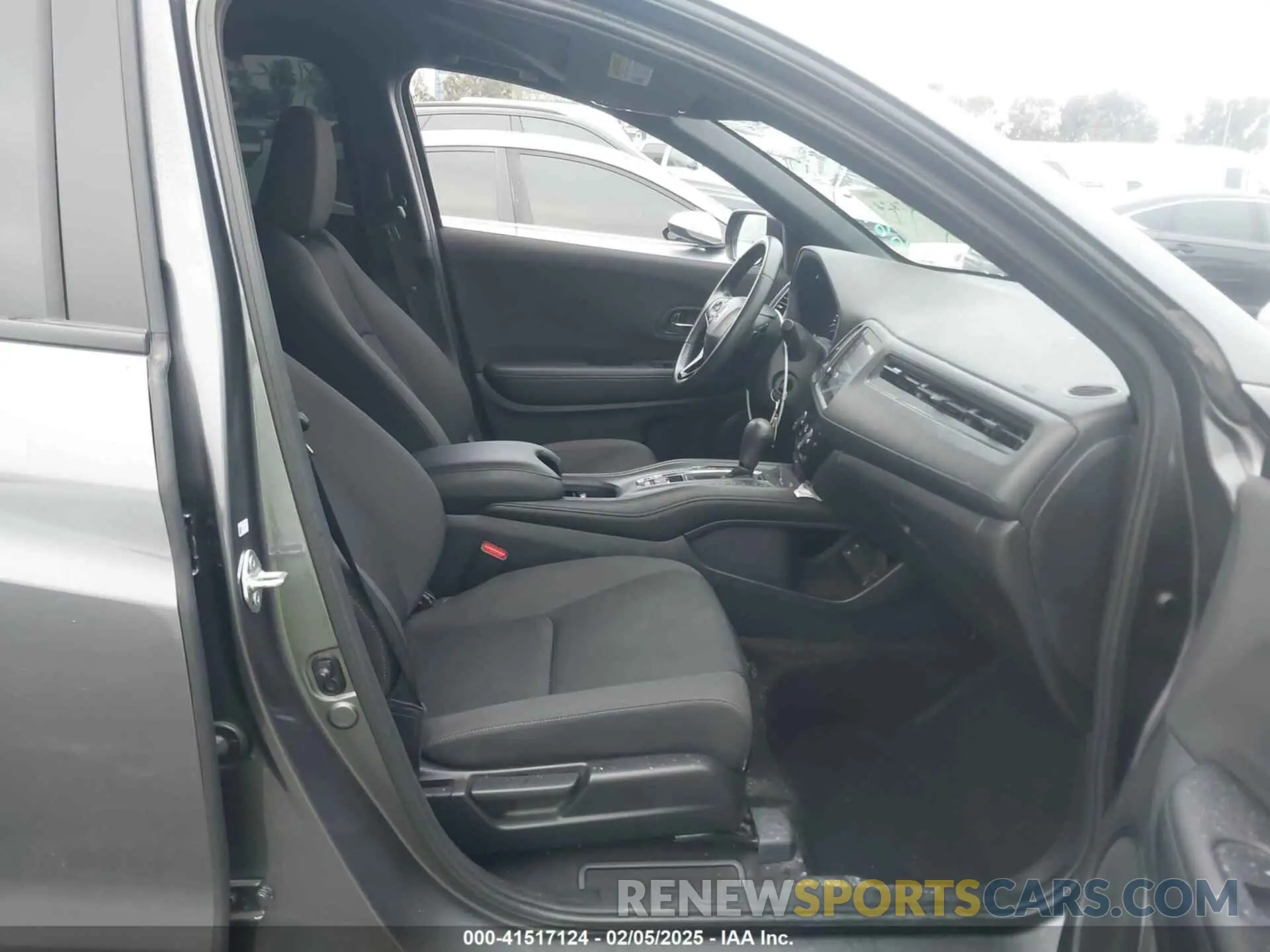 5 Photograph of a damaged car 3CZRU5H14NM741630 HONDA HR-V 2022