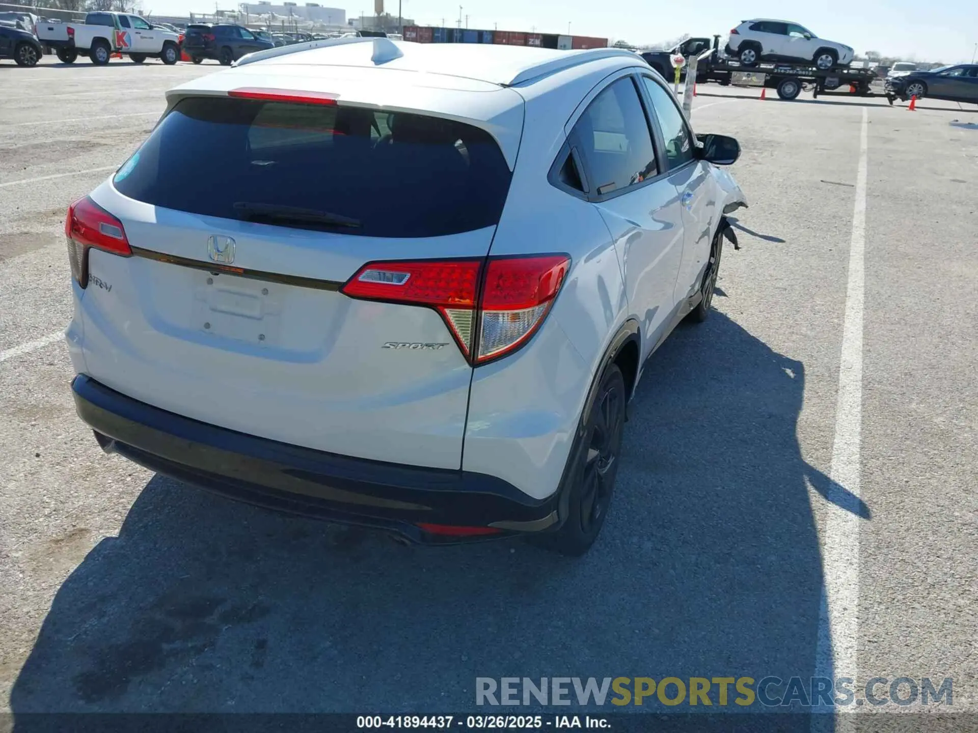4 Photograph of a damaged car 3CZRU5H16NM721234 HONDA HR-V 2022