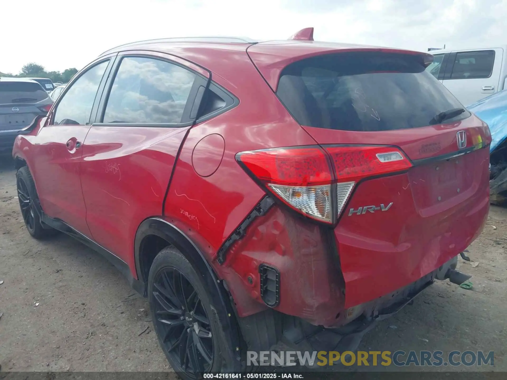 3 Photograph of a damaged car 3CZRU5H16NM742133 HONDA HR-V 2022