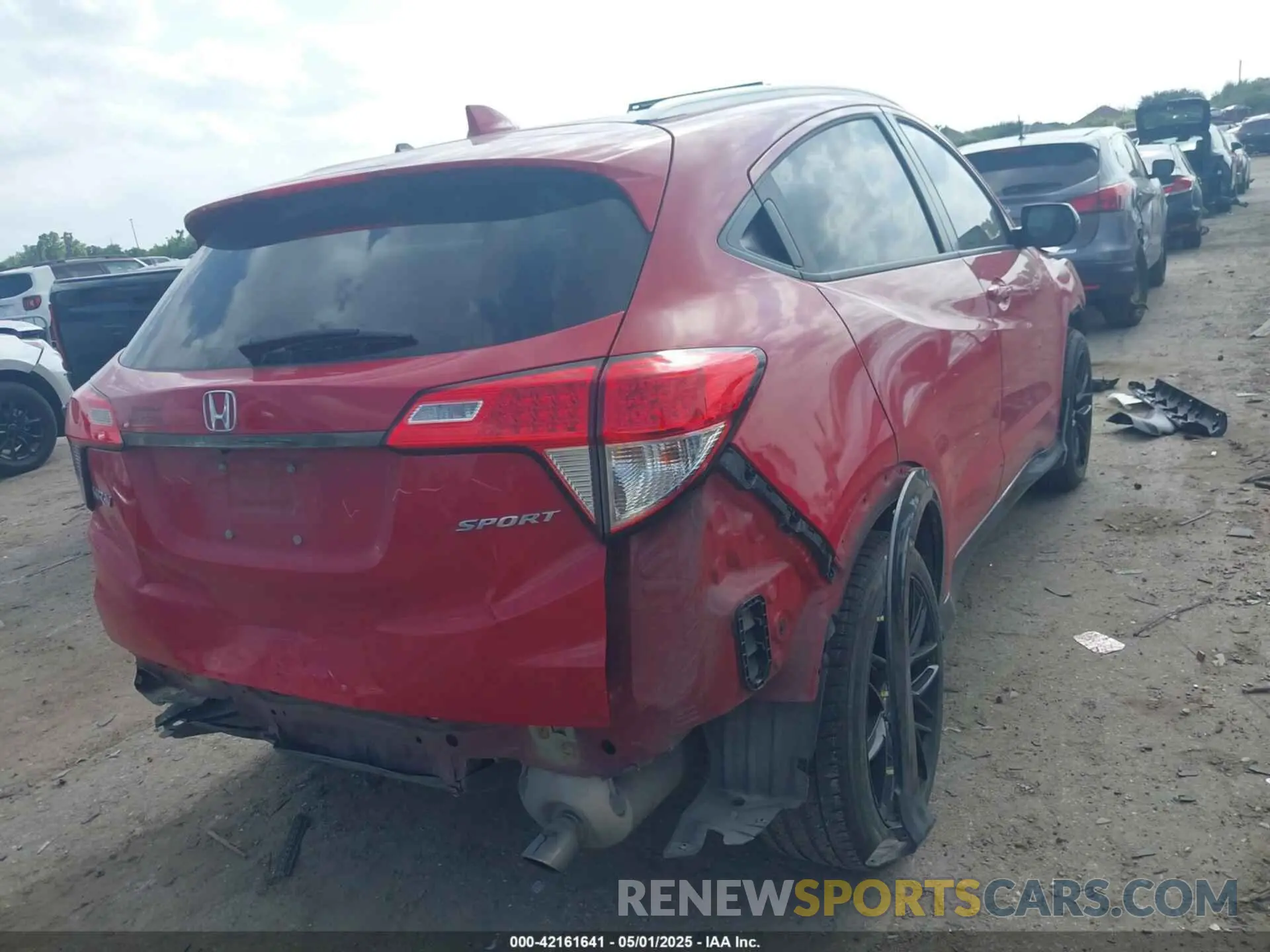 4 Photograph of a damaged car 3CZRU5H16NM742133 HONDA HR-V 2022
