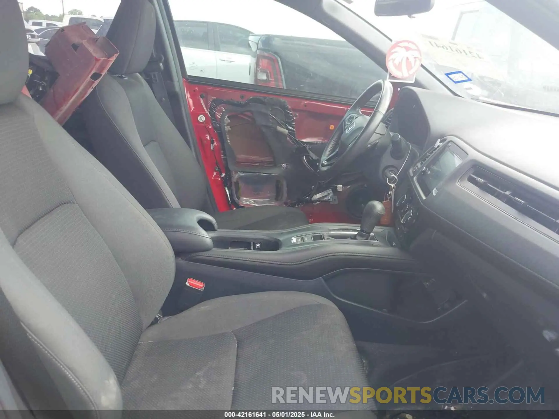 5 Photograph of a damaged car 3CZRU5H16NM742133 HONDA HR-V 2022