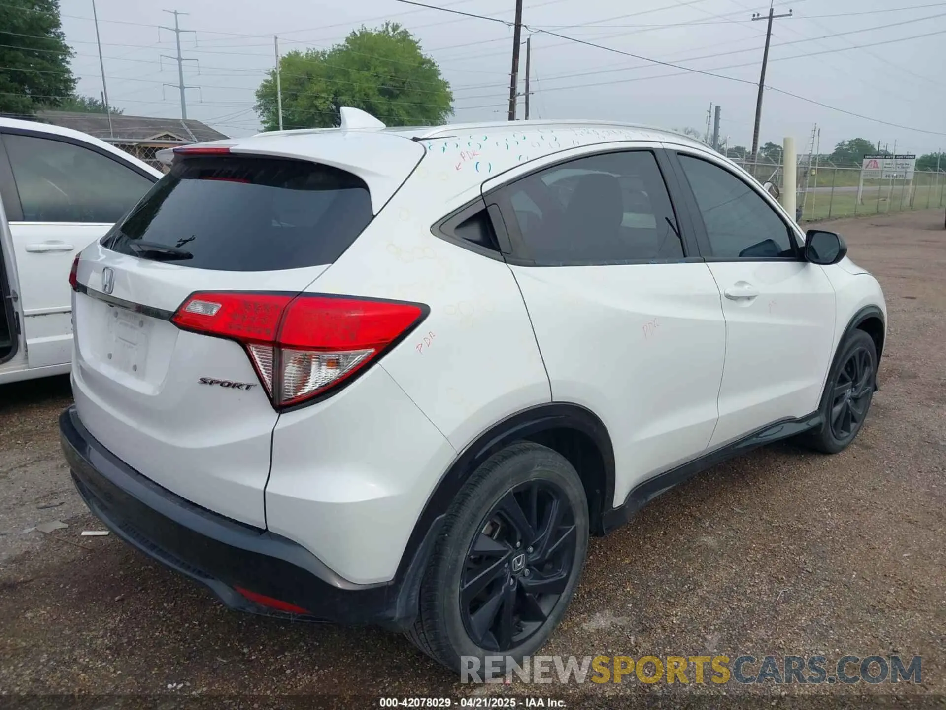 4 Photograph of a damaged car 3CZRU5H17NM700876 HONDA HR-V 2022