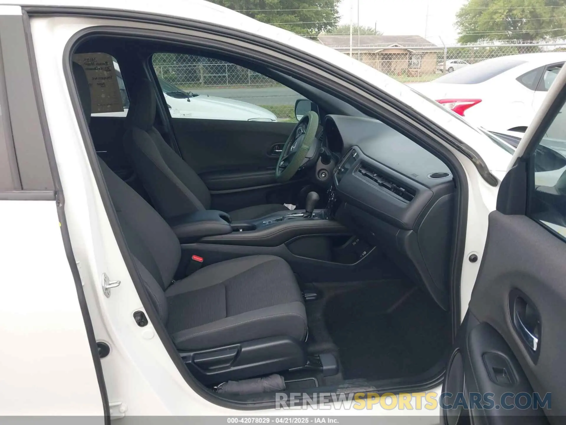 5 Photograph of a damaged car 3CZRU5H17NM700876 HONDA HR-V 2022