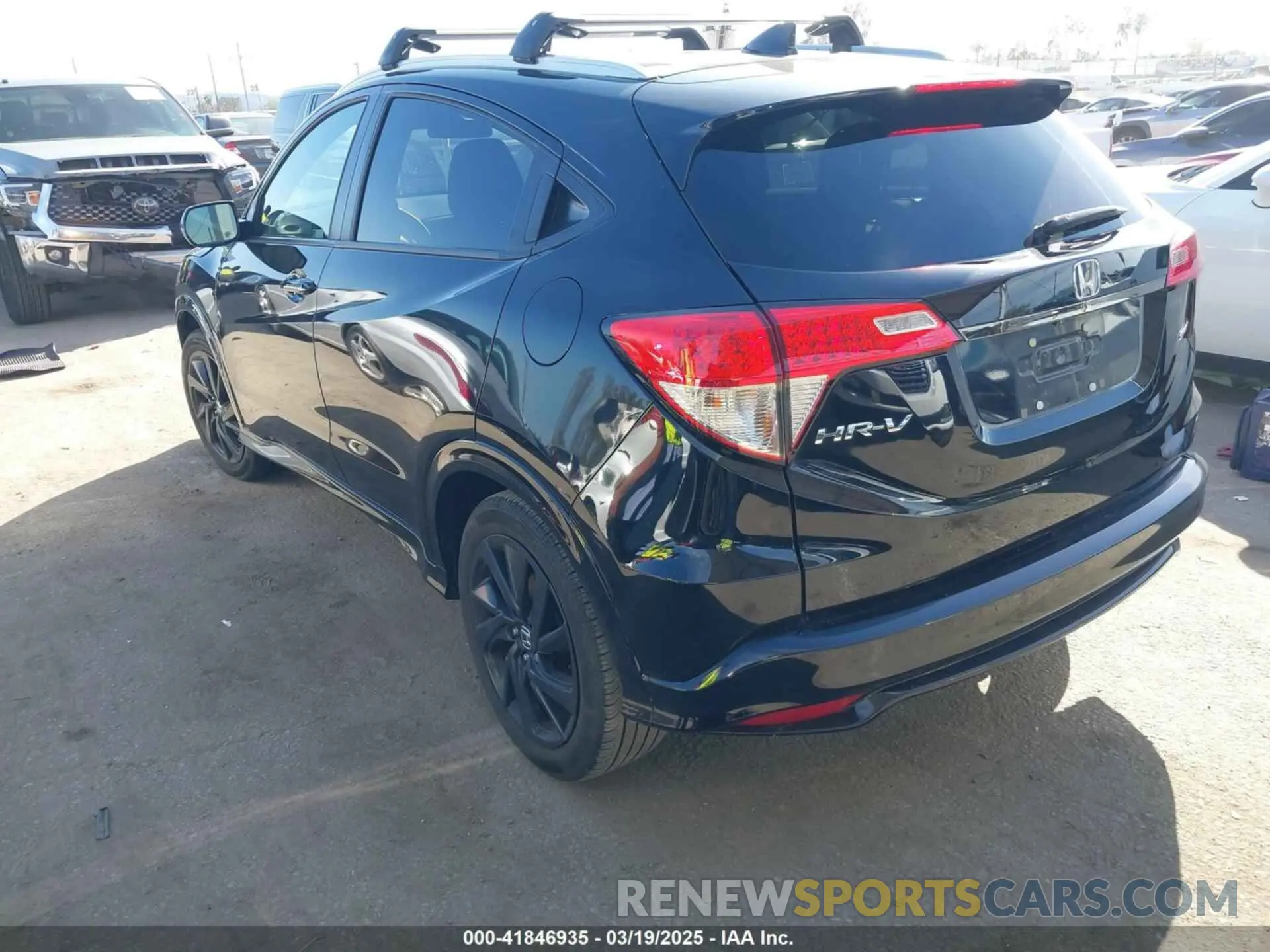 3 Photograph of a damaged car 3CZRU5H17NM712882 HONDA HR-V 2022