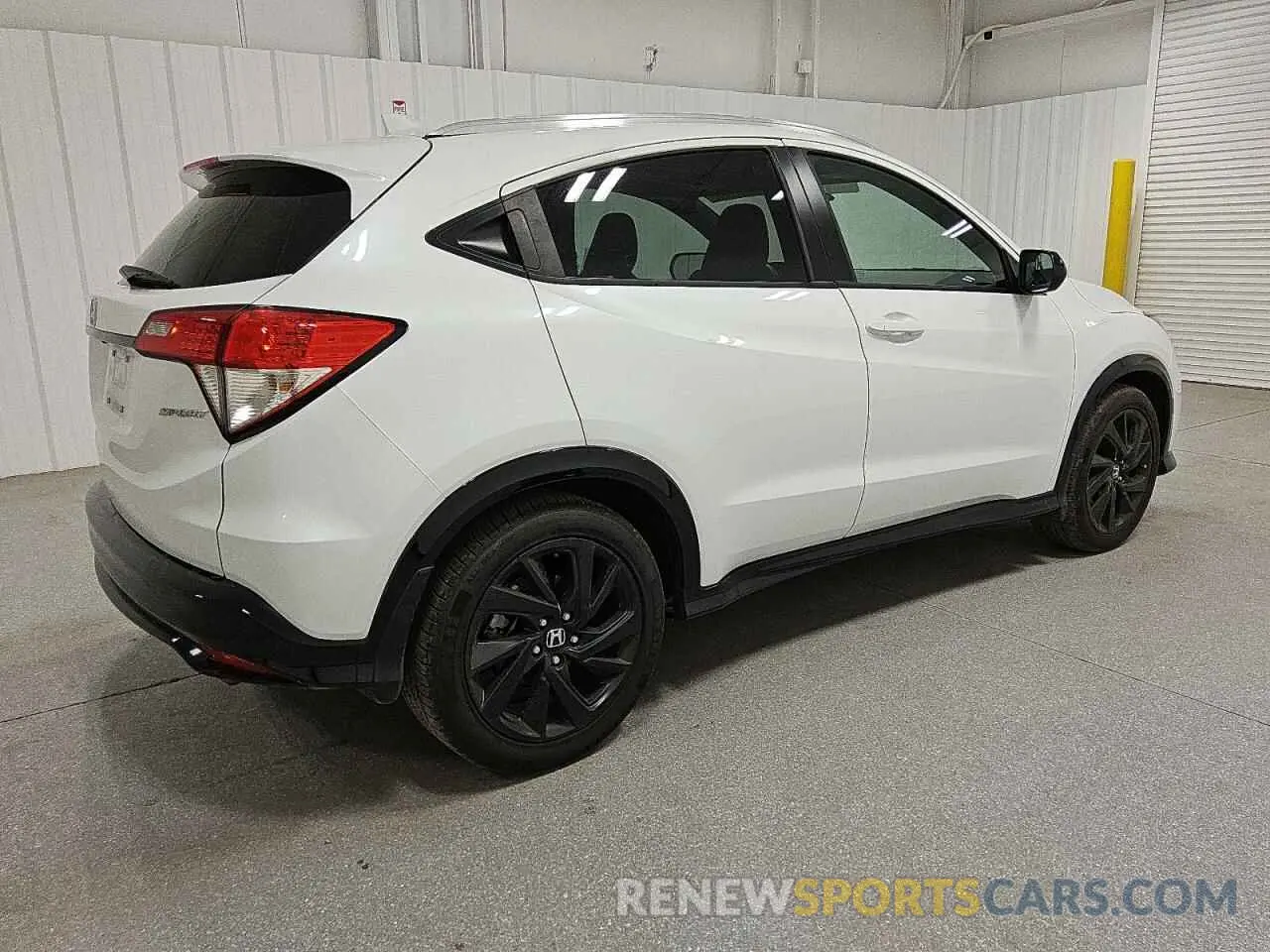 3 Photograph of a damaged car 3CZRU5H18NM745406 HONDA HR-V 2022