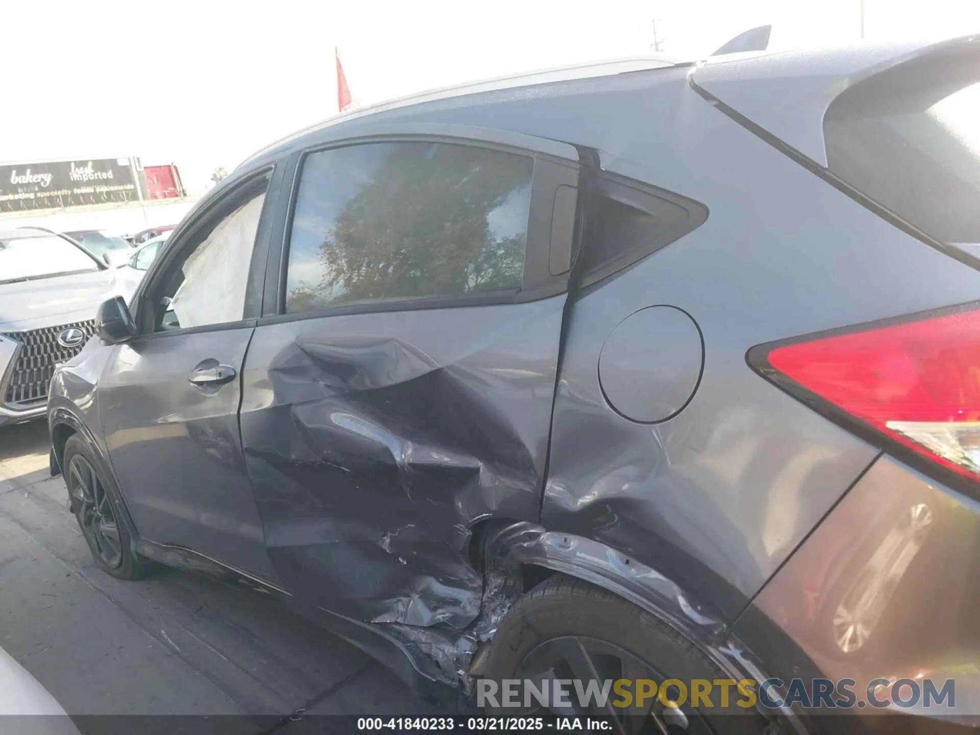 14 Photograph of a damaged car 3CZRU5H19NM701611 HONDA HR-V 2022