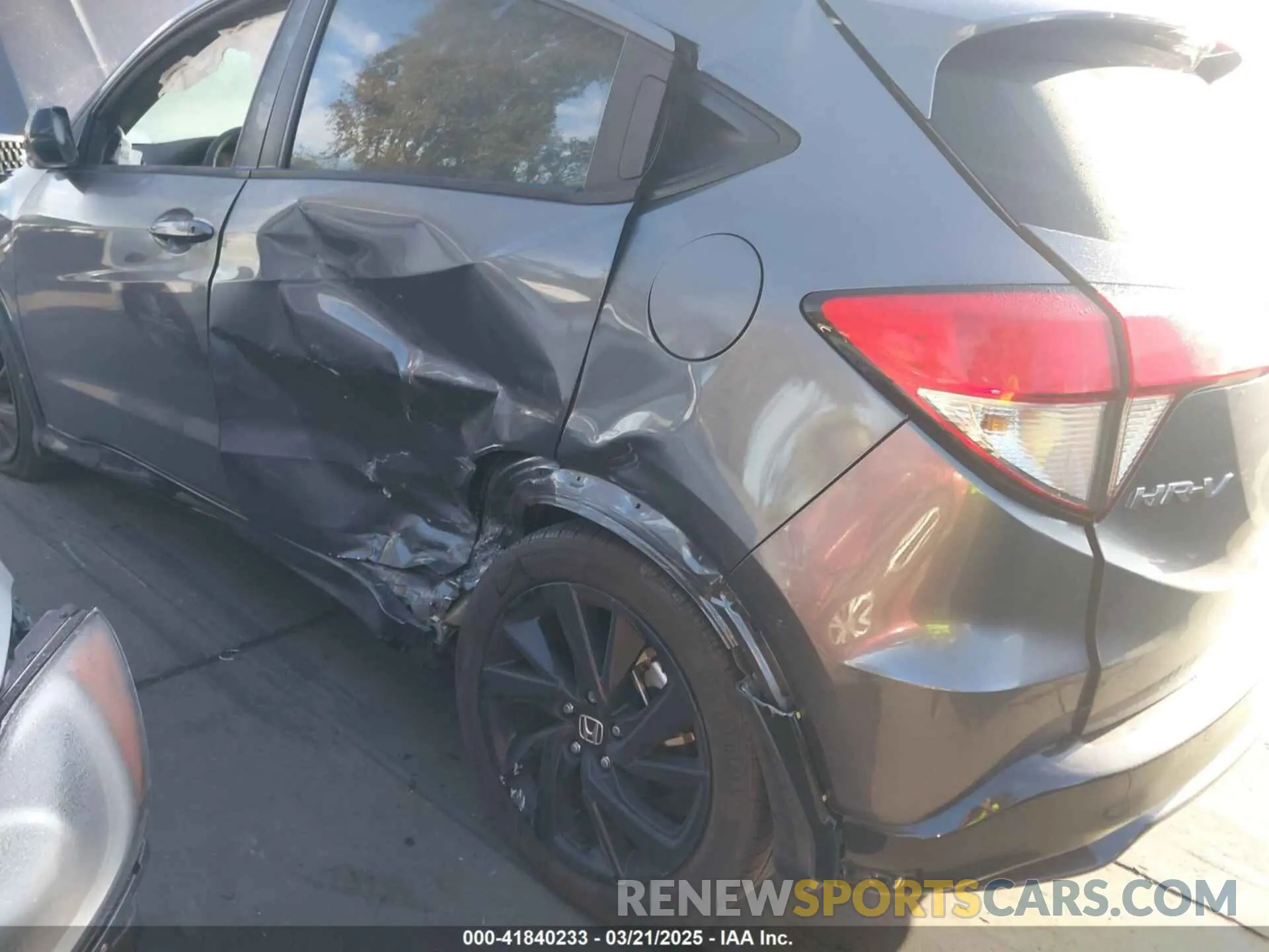 6 Photograph of a damaged car 3CZRU5H19NM701611 HONDA HR-V 2022