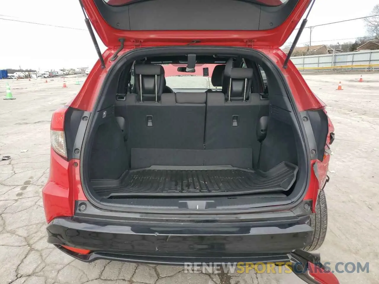 6 Photograph of a damaged car 3CZRU5H1XNM706655 HONDA HR-V 2022