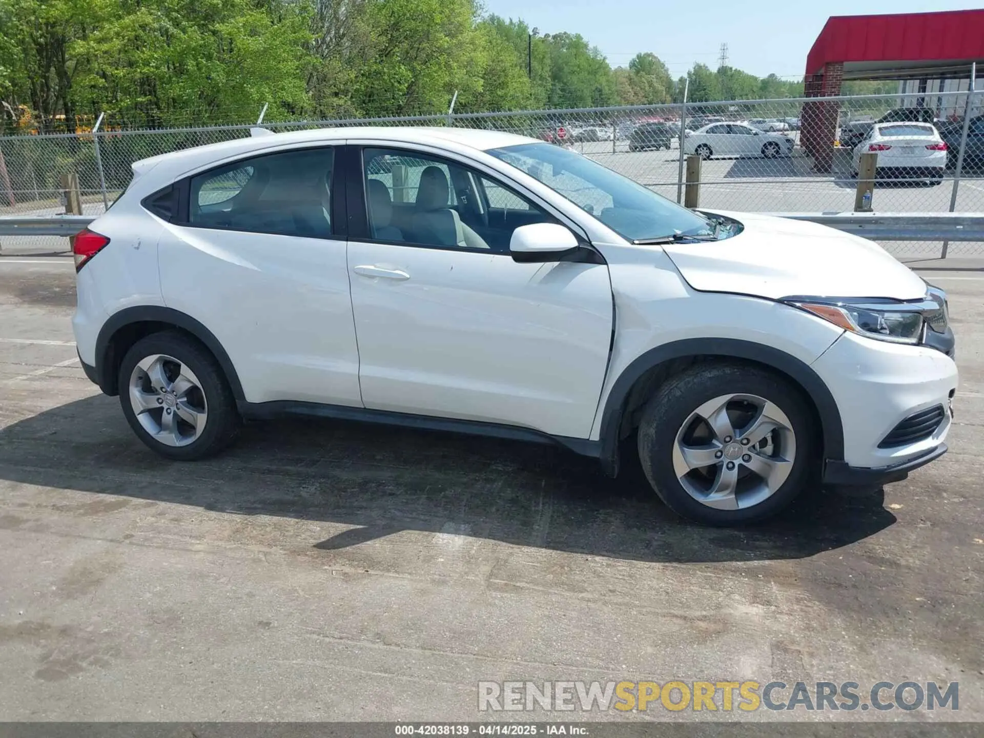 12 Photograph of a damaged car 3CZRU5H30NM724969 HONDA HR-V 2022