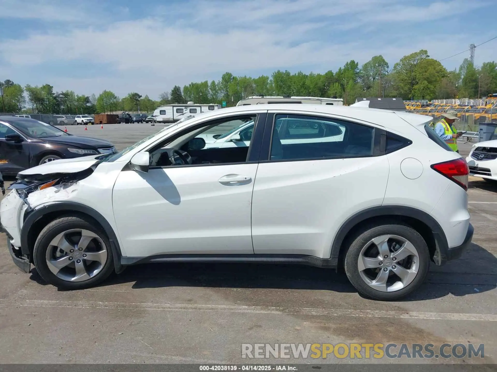 13 Photograph of a damaged car 3CZRU5H30NM724969 HONDA HR-V 2022