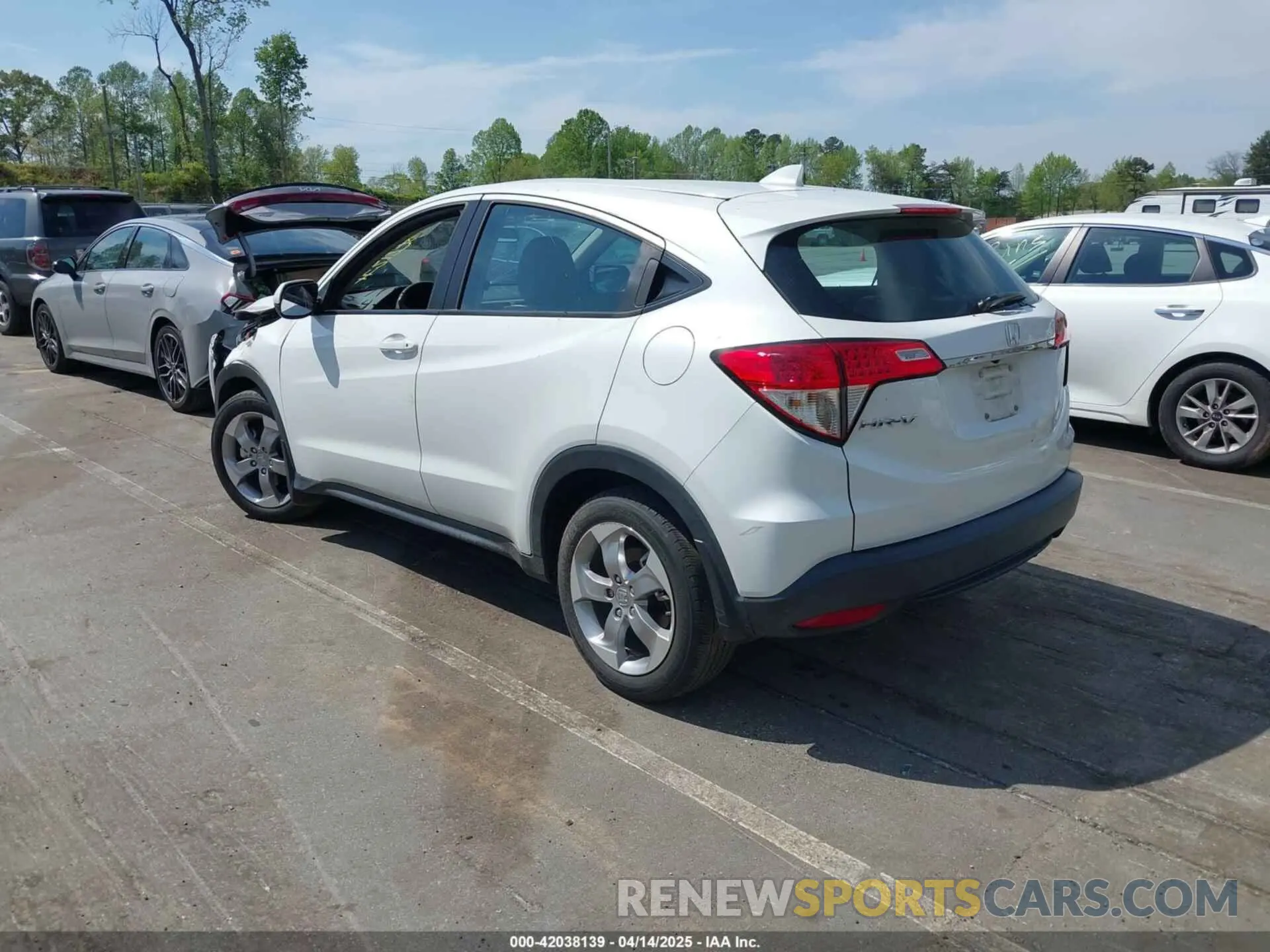 3 Photograph of a damaged car 3CZRU5H30NM724969 HONDA HR-V 2022
