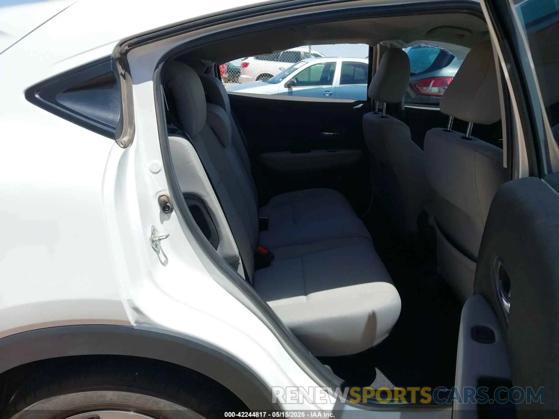 8 Photograph of a damaged car 3CZRU5H32NM714718 HONDA HR-V 2022