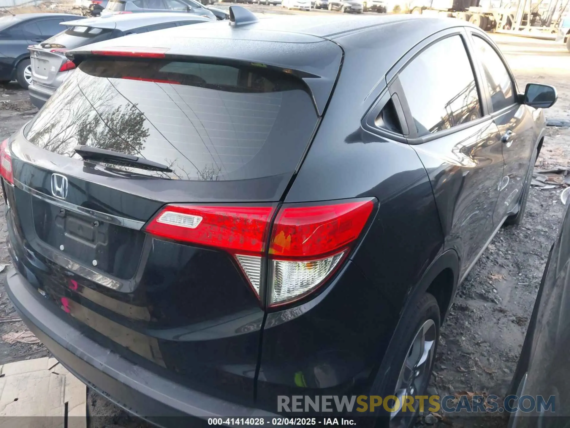 4 Photograph of a damaged car 3CZRU5H32NM716291 HONDA HR-V 2022