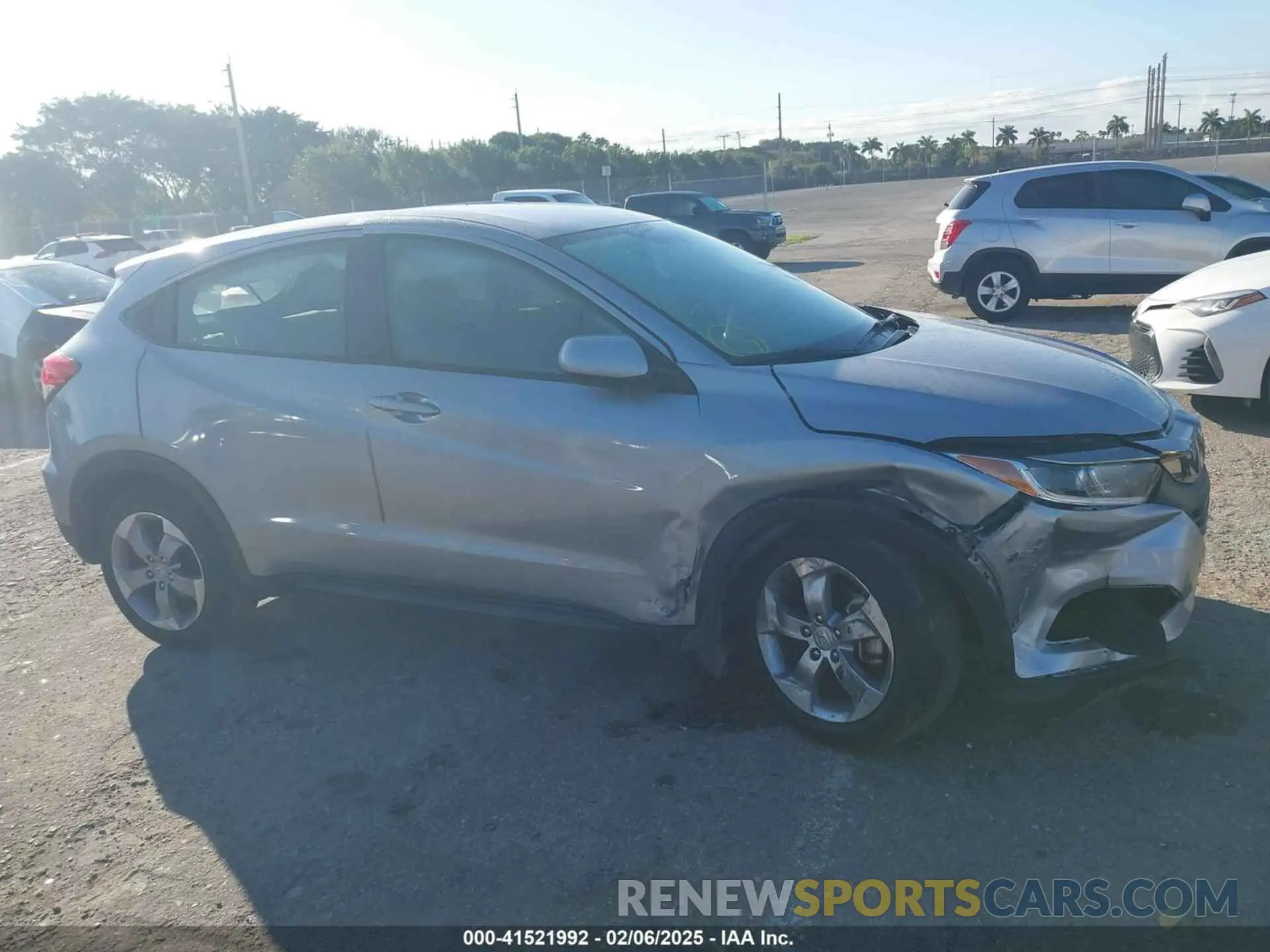 6 Photograph of a damaged car 3CZRU5H33NM709544 HONDA HR-V 2022