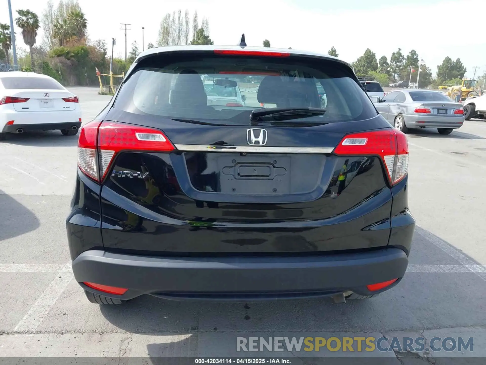 17 Photograph of a damaged car 3CZRU5H33NM737697 HONDA HR-V 2022