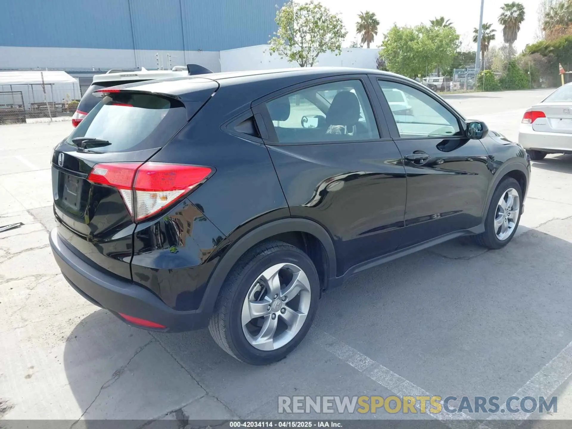 4 Photograph of a damaged car 3CZRU5H33NM737697 HONDA HR-V 2022