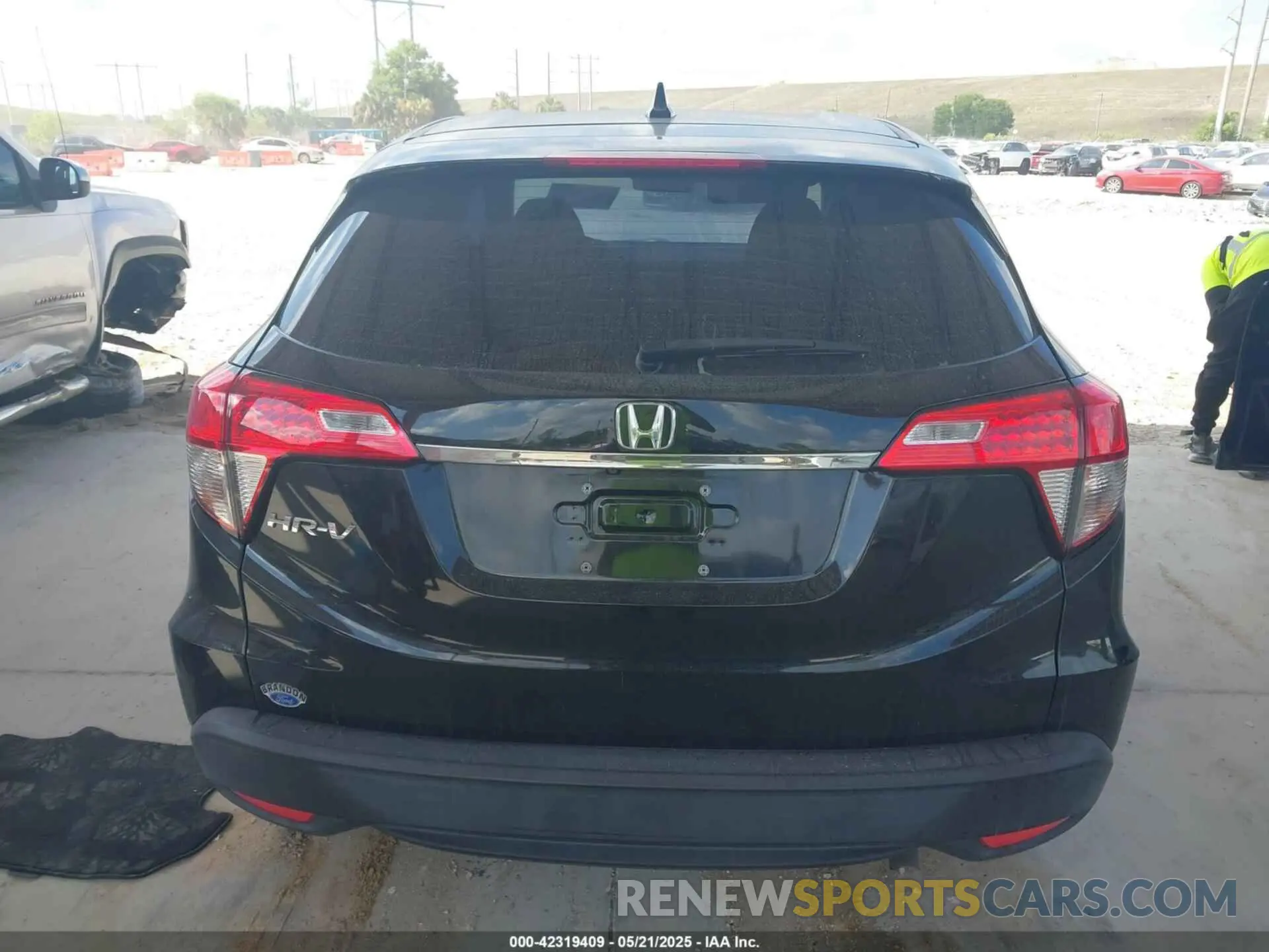 16 Photograph of a damaged car 3CZRU5H34NM704417 HONDA HR-V 2022