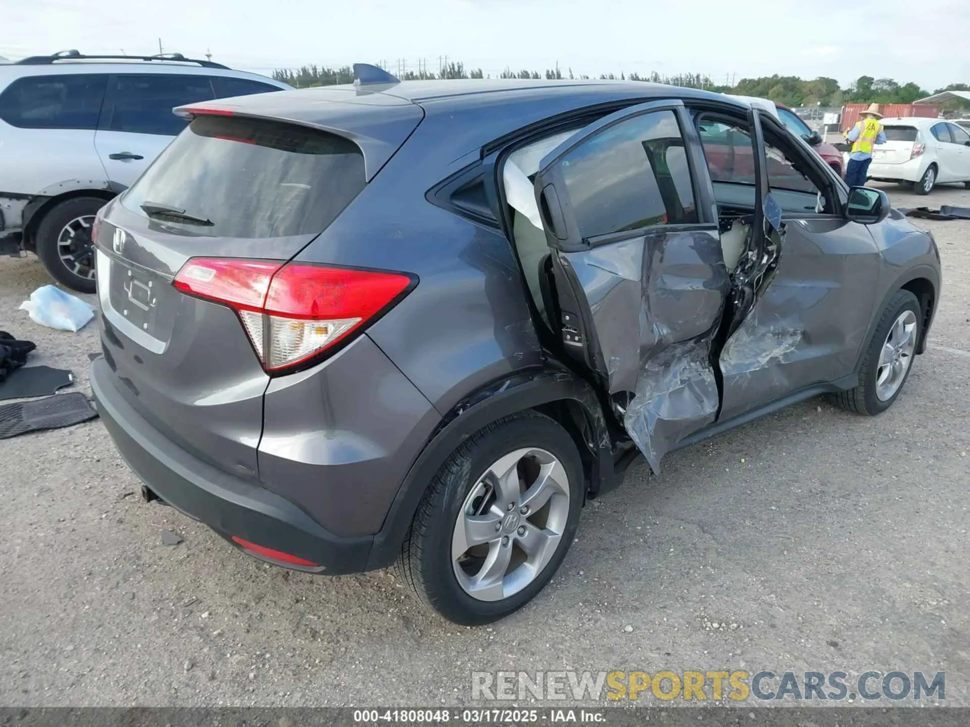 4 Photograph of a damaged car 3CZRU5H34NM708242 HONDA HR-V 2022