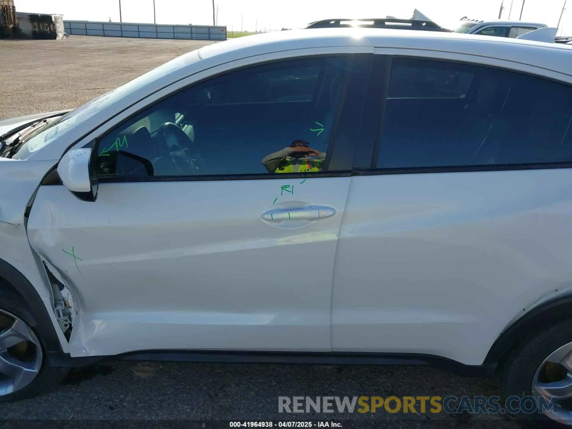 14 Photograph of a damaged car 3CZRU5H34NM708919 HONDA HR-V 2022