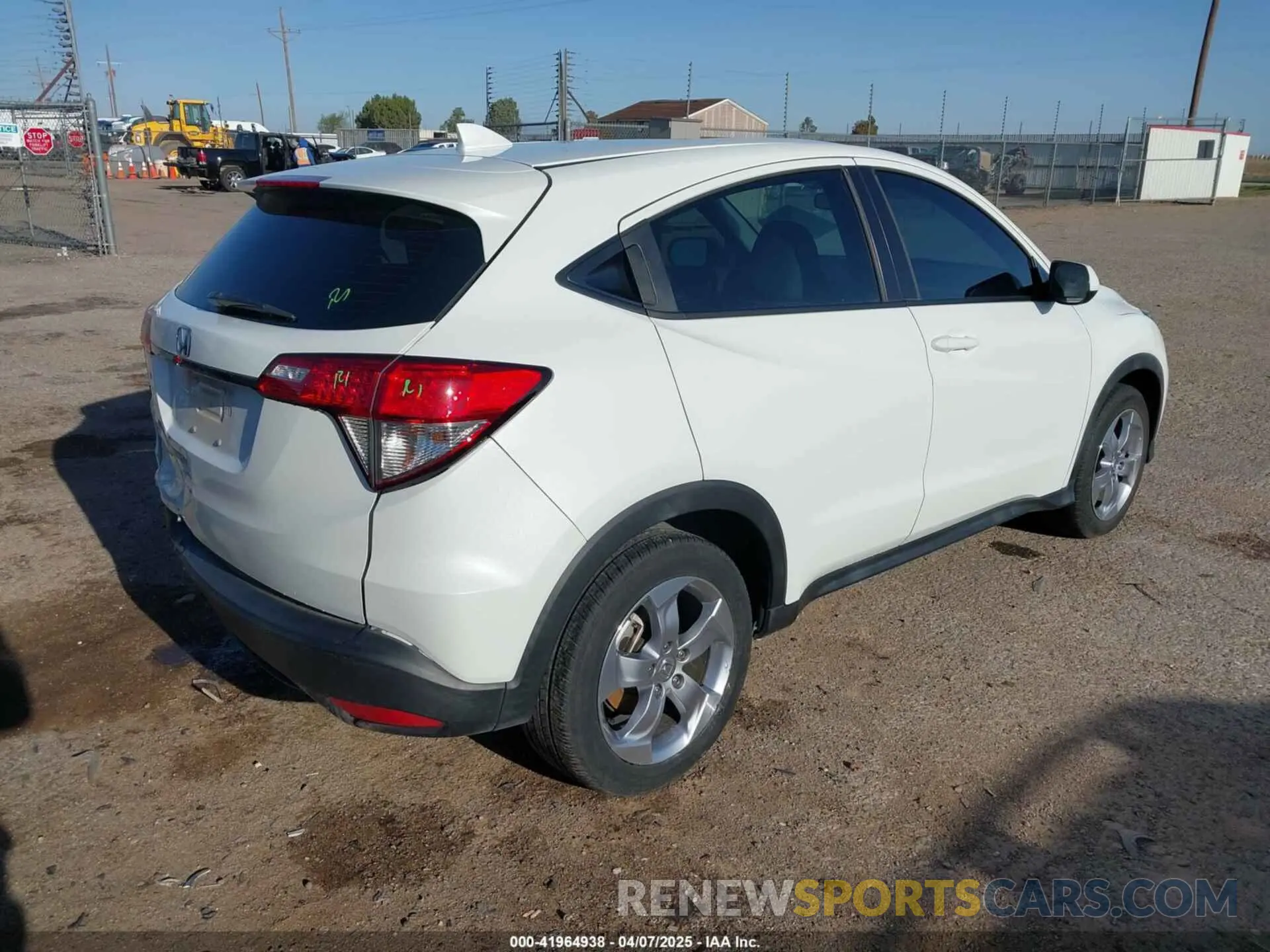 4 Photograph of a damaged car 3CZRU5H34NM708919 HONDA HR-V 2022