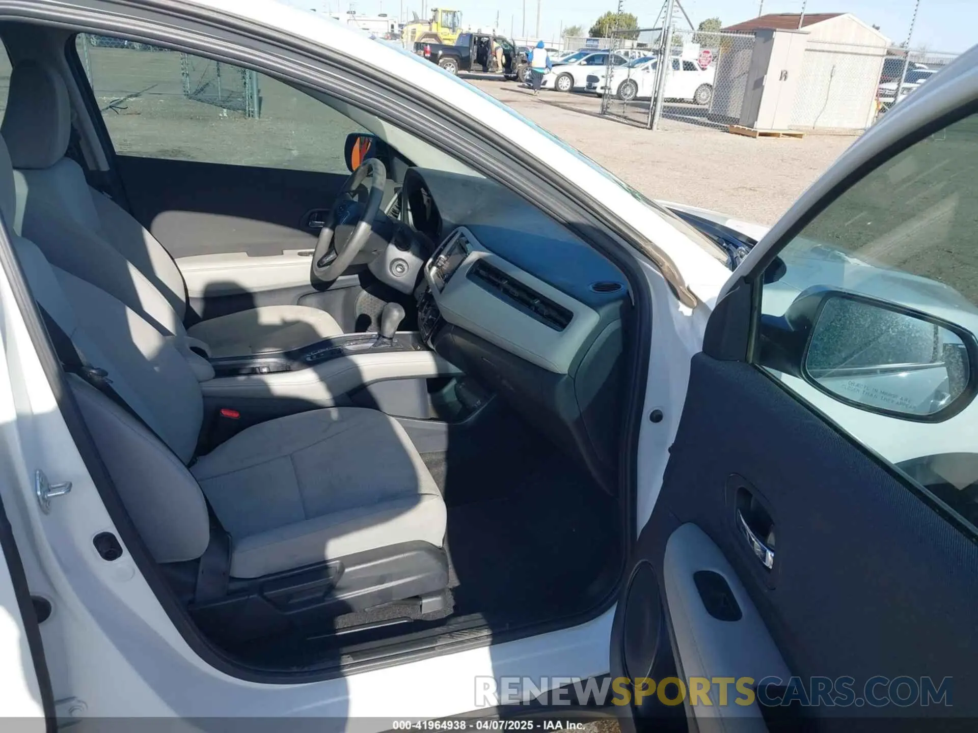 5 Photograph of a damaged car 3CZRU5H34NM708919 HONDA HR-V 2022