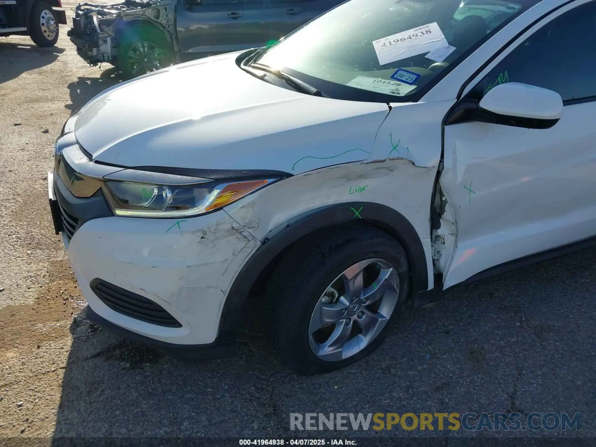 6 Photograph of a damaged car 3CZRU5H34NM708919 HONDA HR-V 2022