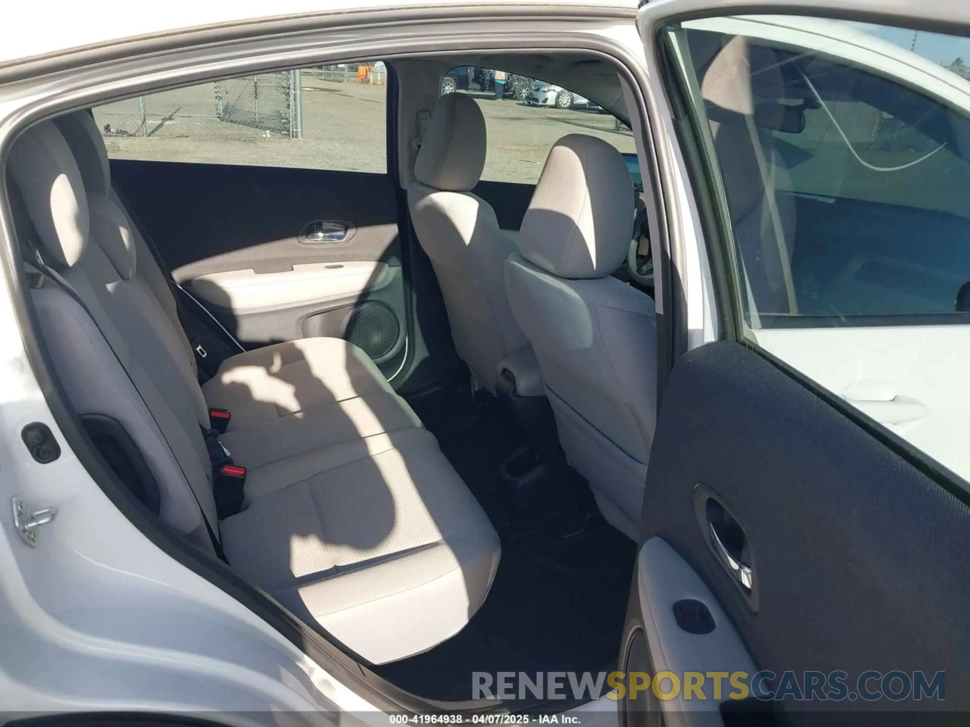 8 Photograph of a damaged car 3CZRU5H34NM708919 HONDA HR-V 2022