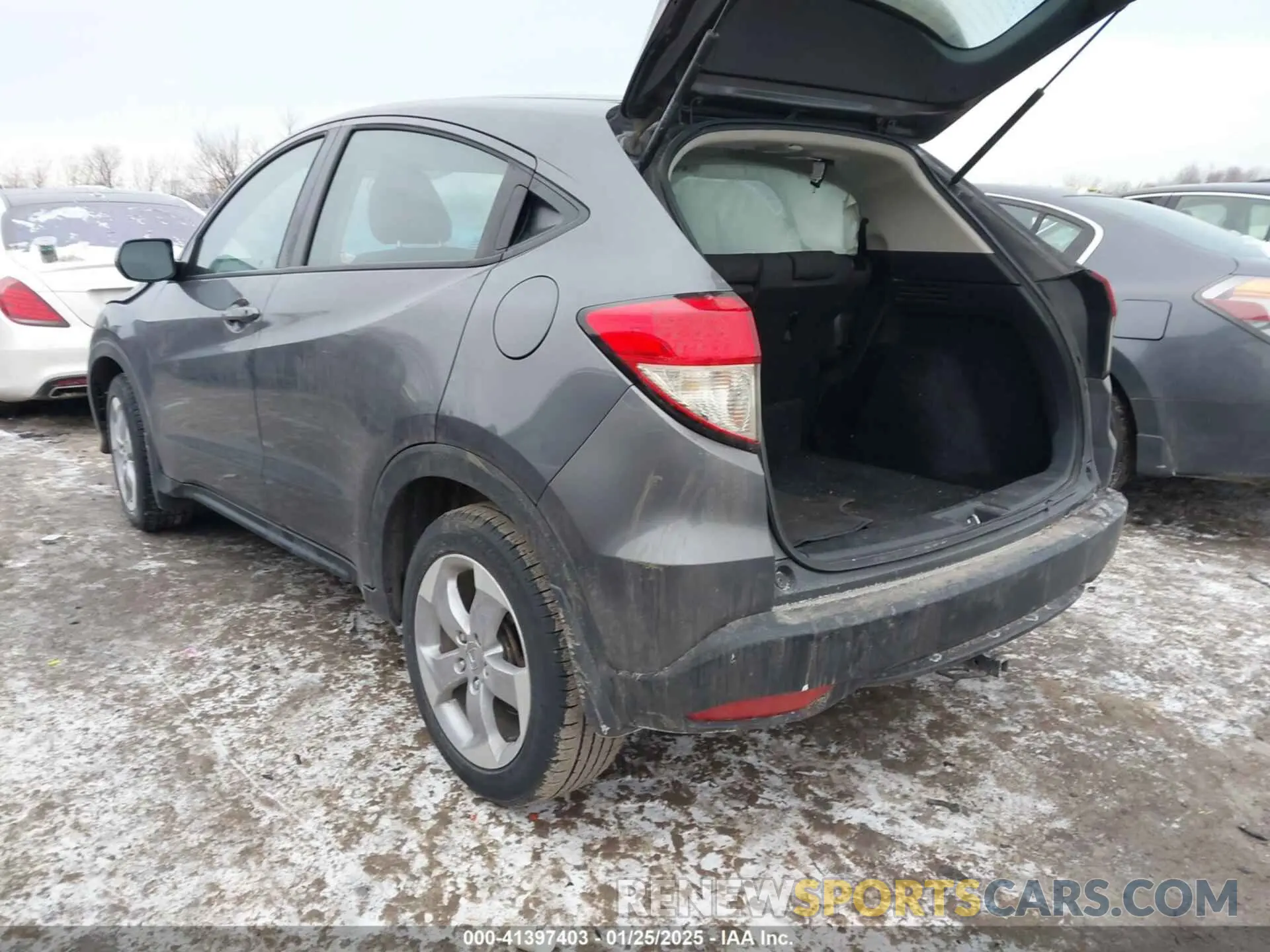 3 Photograph of a damaged car 3CZRU5H34NM731259 HONDA HR-V 2022