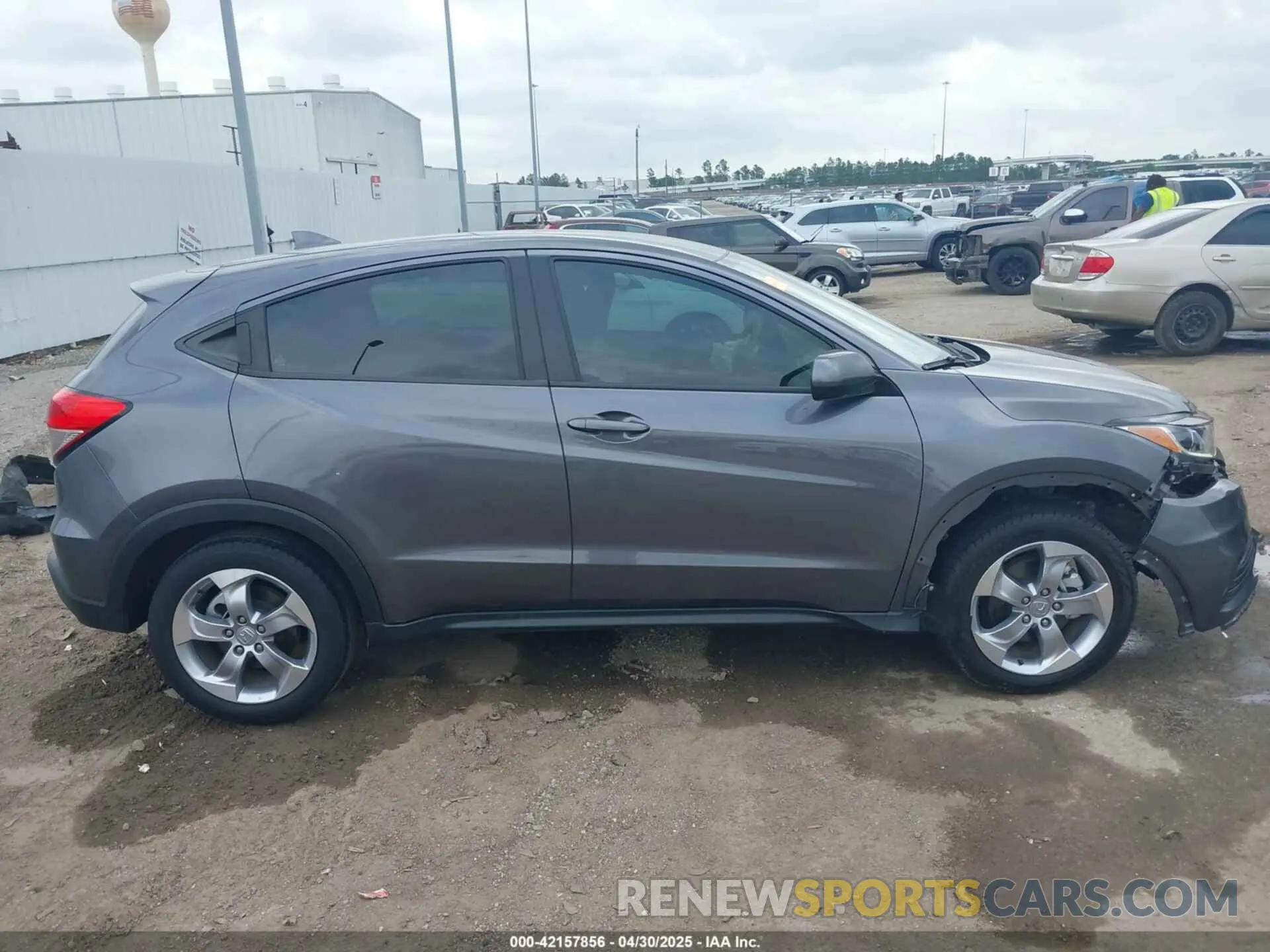 14 Photograph of a damaged car 3CZRU5H35NM703907 HONDA HR-V 2022