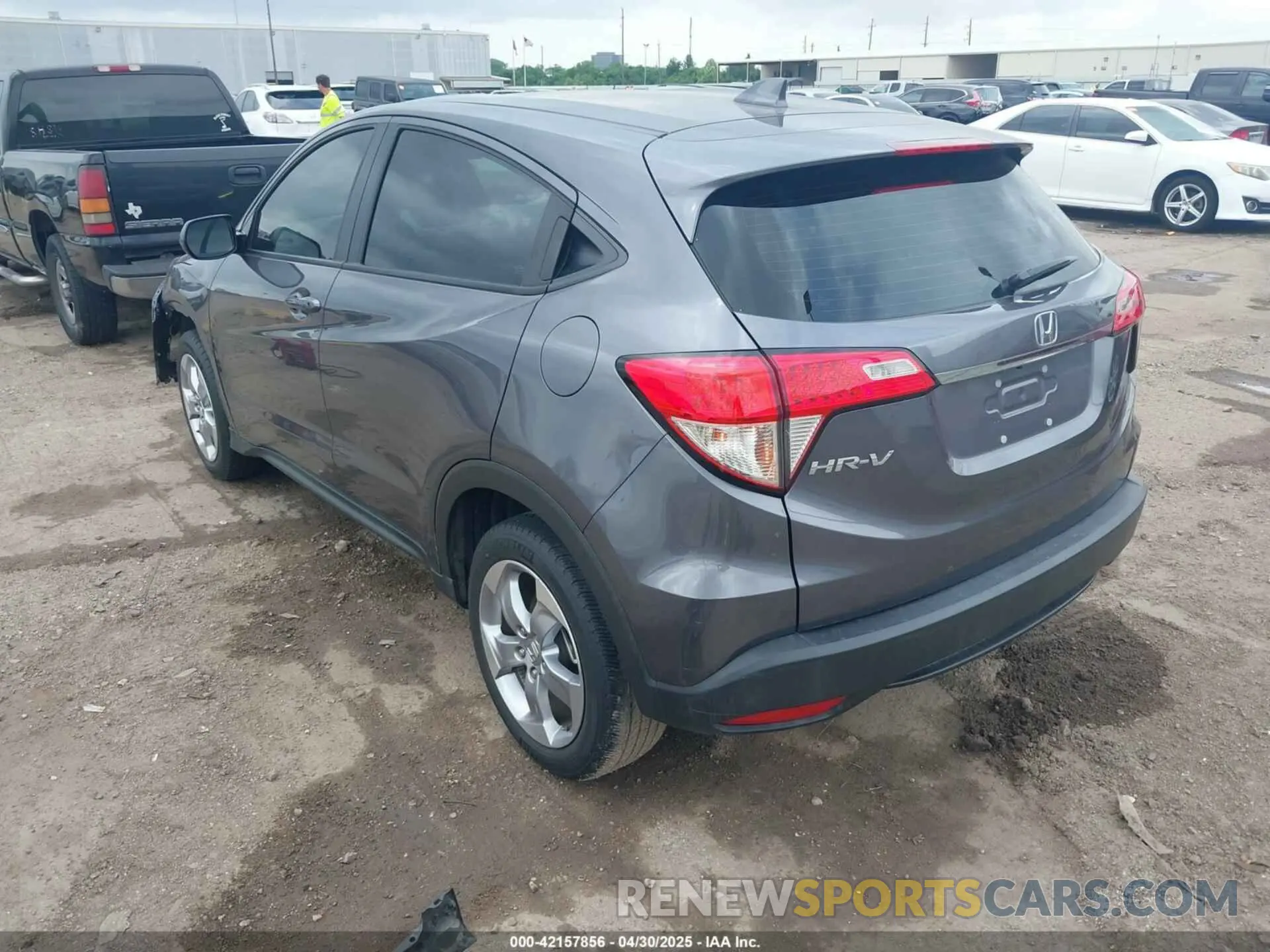 3 Photograph of a damaged car 3CZRU5H35NM703907 HONDA HR-V 2022