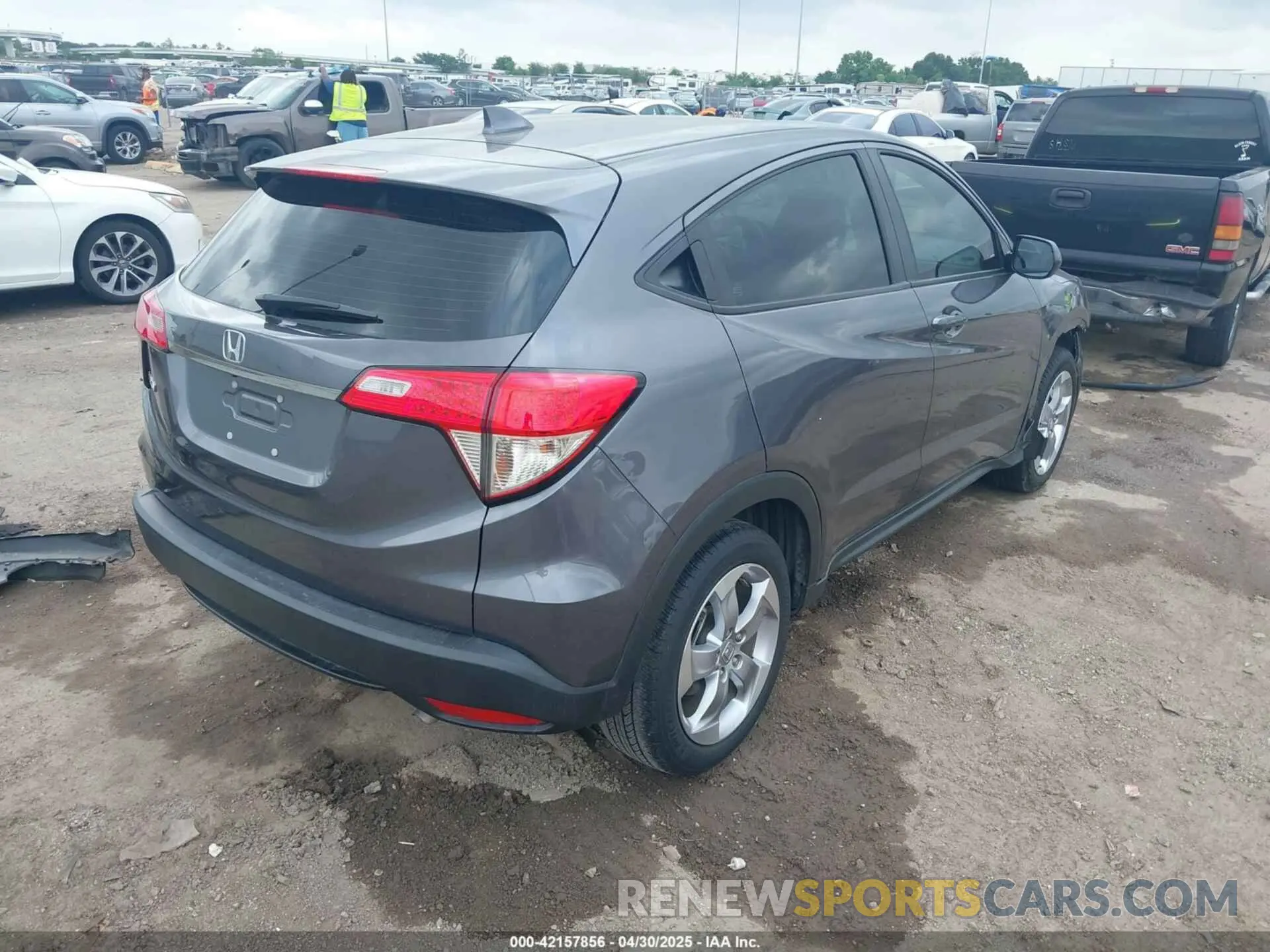 4 Photograph of a damaged car 3CZRU5H35NM703907 HONDA HR-V 2022