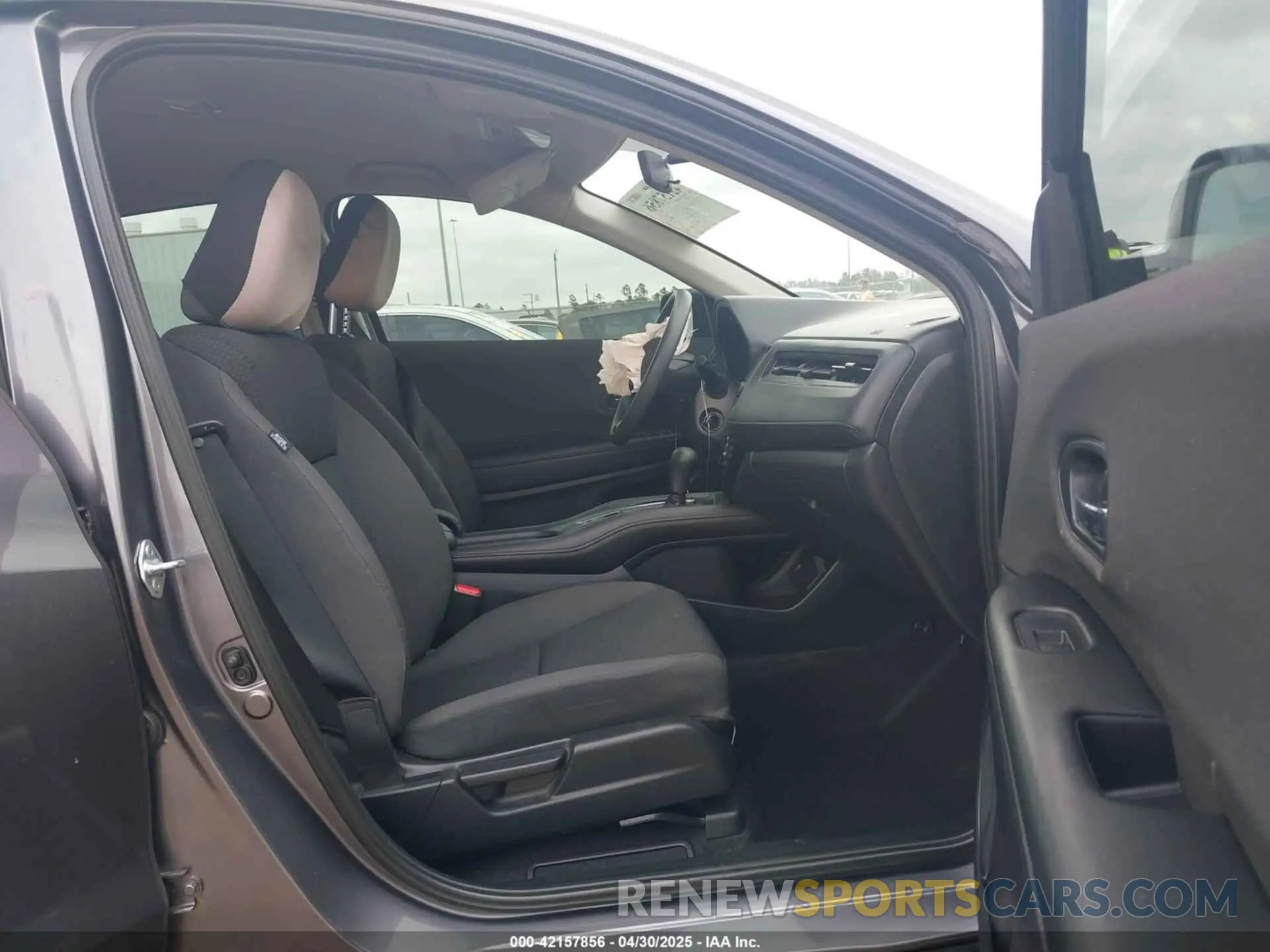 5 Photograph of a damaged car 3CZRU5H35NM703907 HONDA HR-V 2022