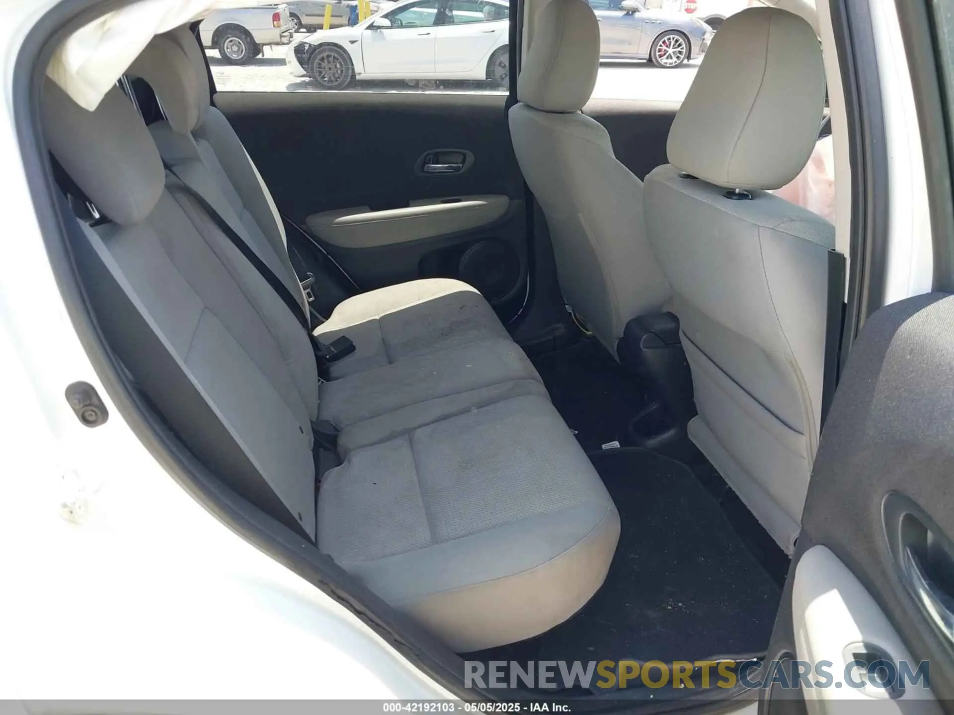 8 Photograph of a damaged car 3CZRU5H35NM741718 HONDA HR-V 2022