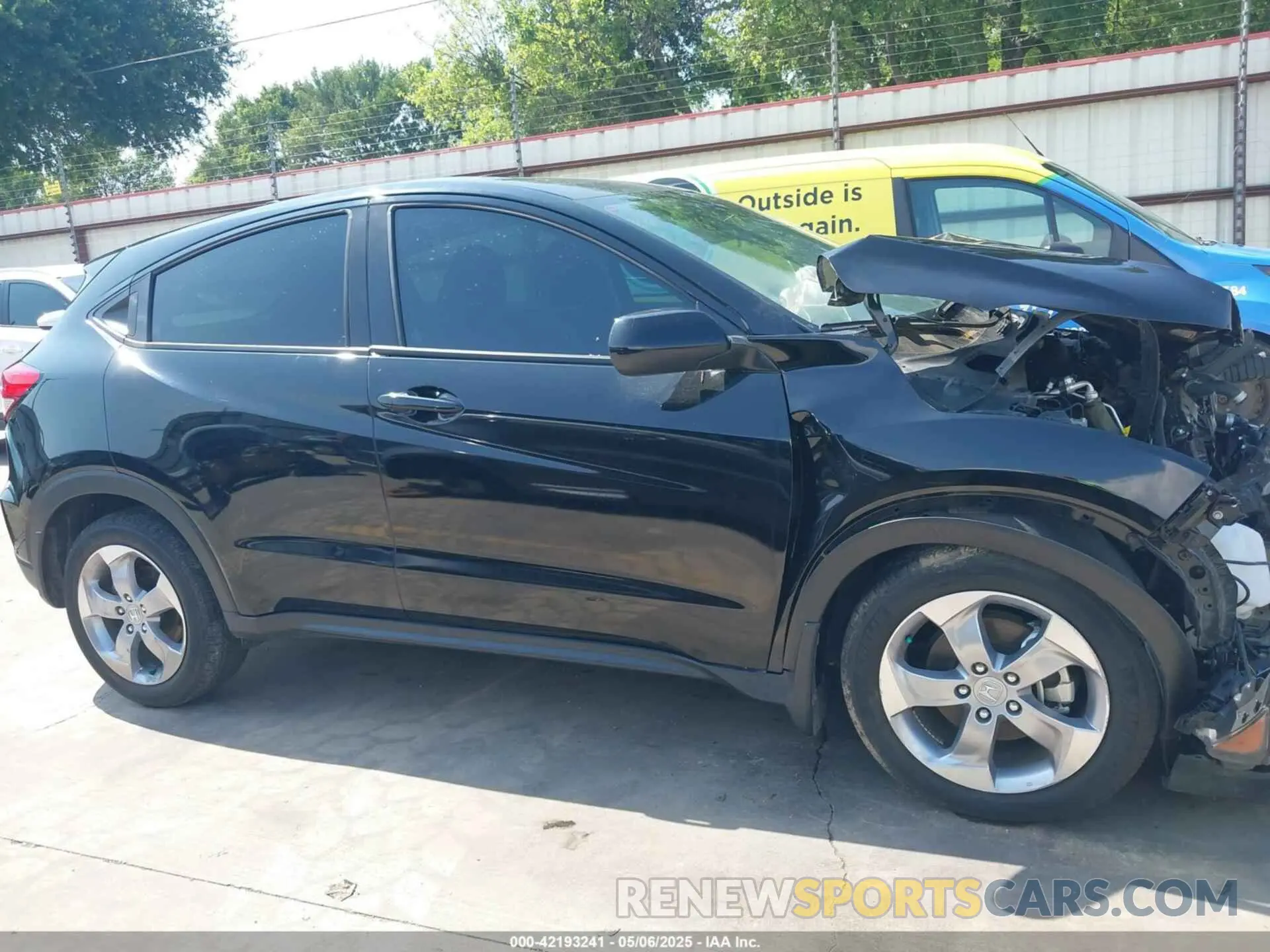 12 Photograph of a damaged car 3CZRU5H36NM738438 HONDA HR-V 2022