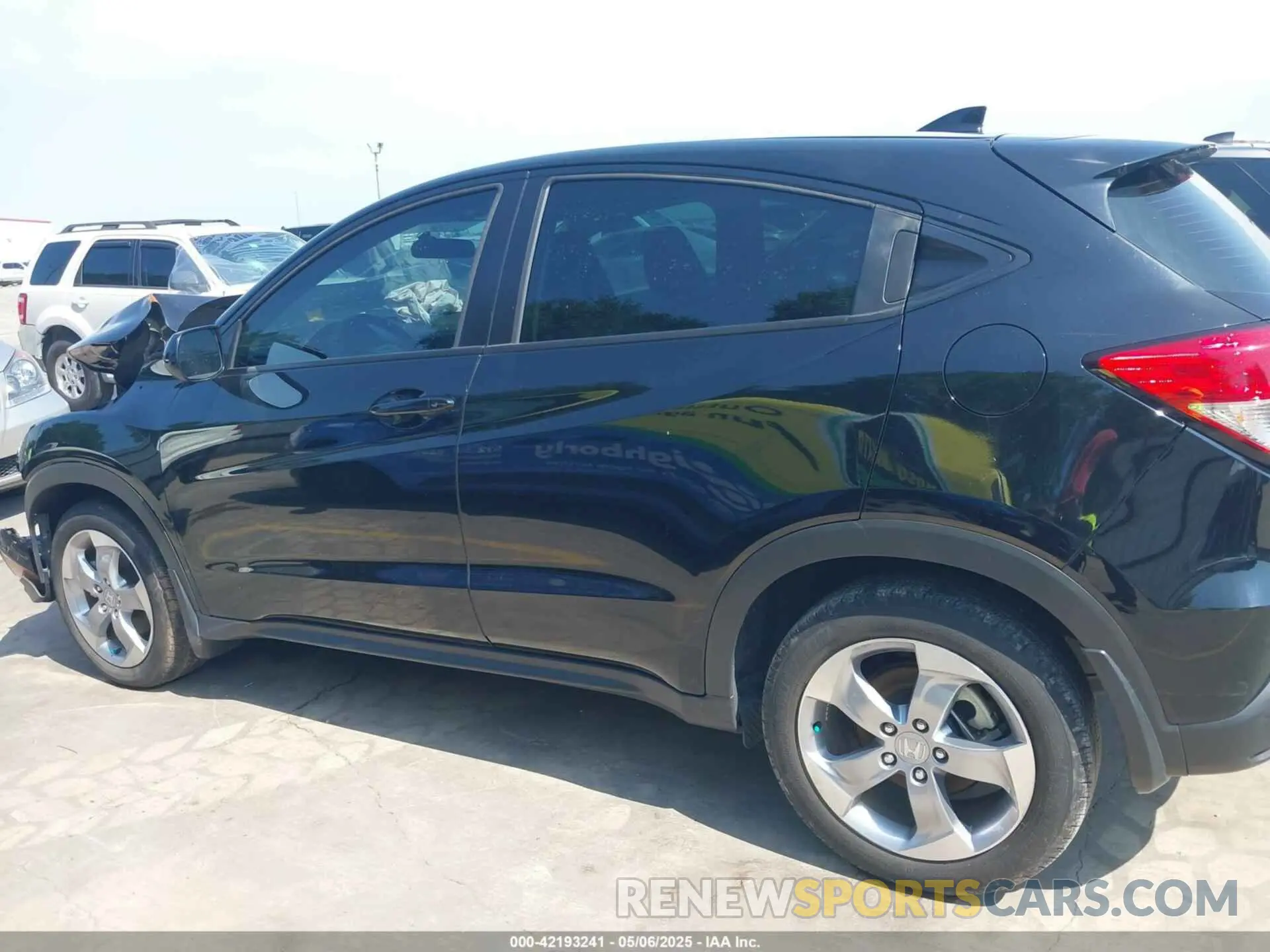 13 Photograph of a damaged car 3CZRU5H36NM738438 HONDA HR-V 2022
