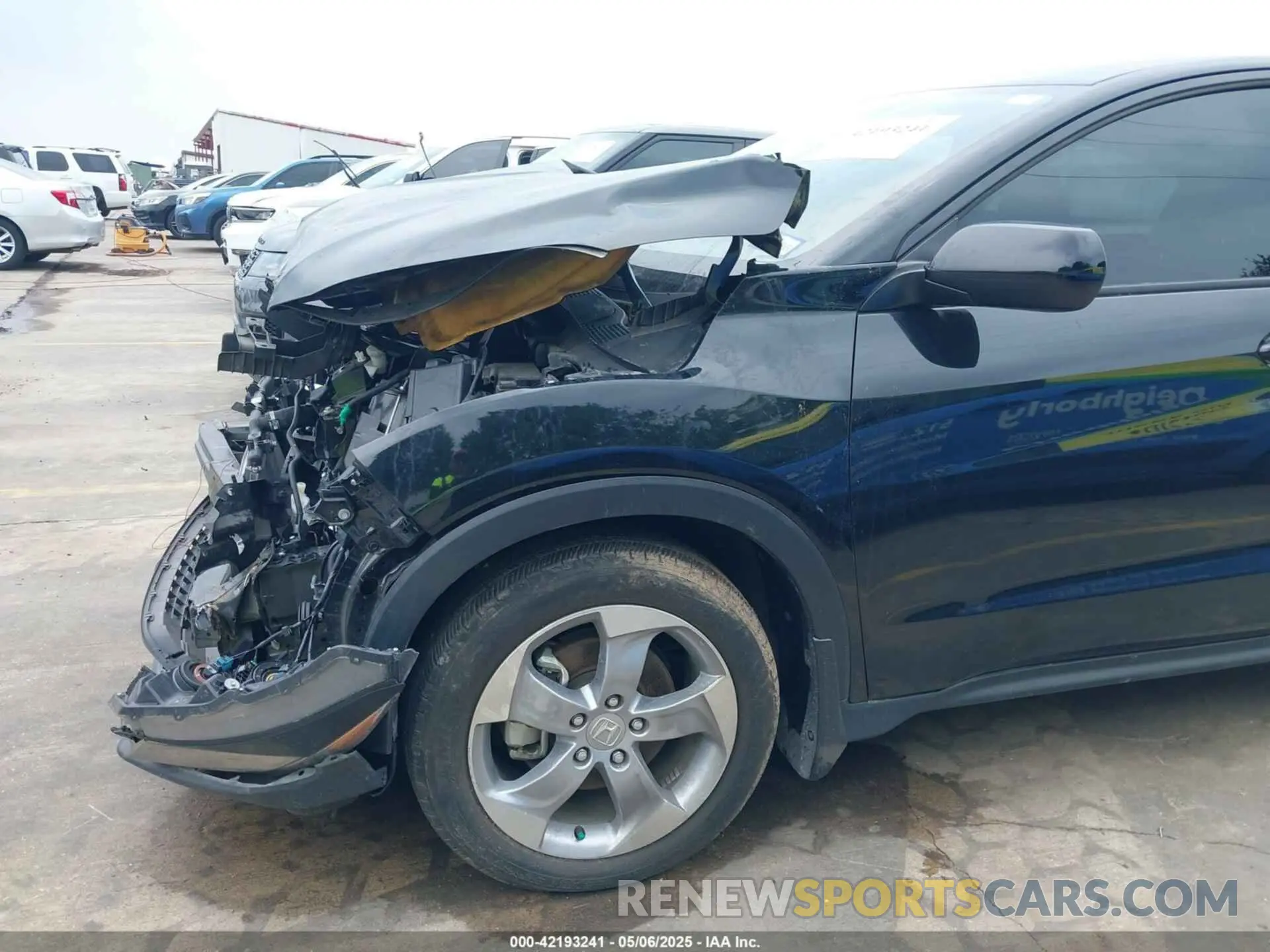 17 Photograph of a damaged car 3CZRU5H36NM738438 HONDA HR-V 2022