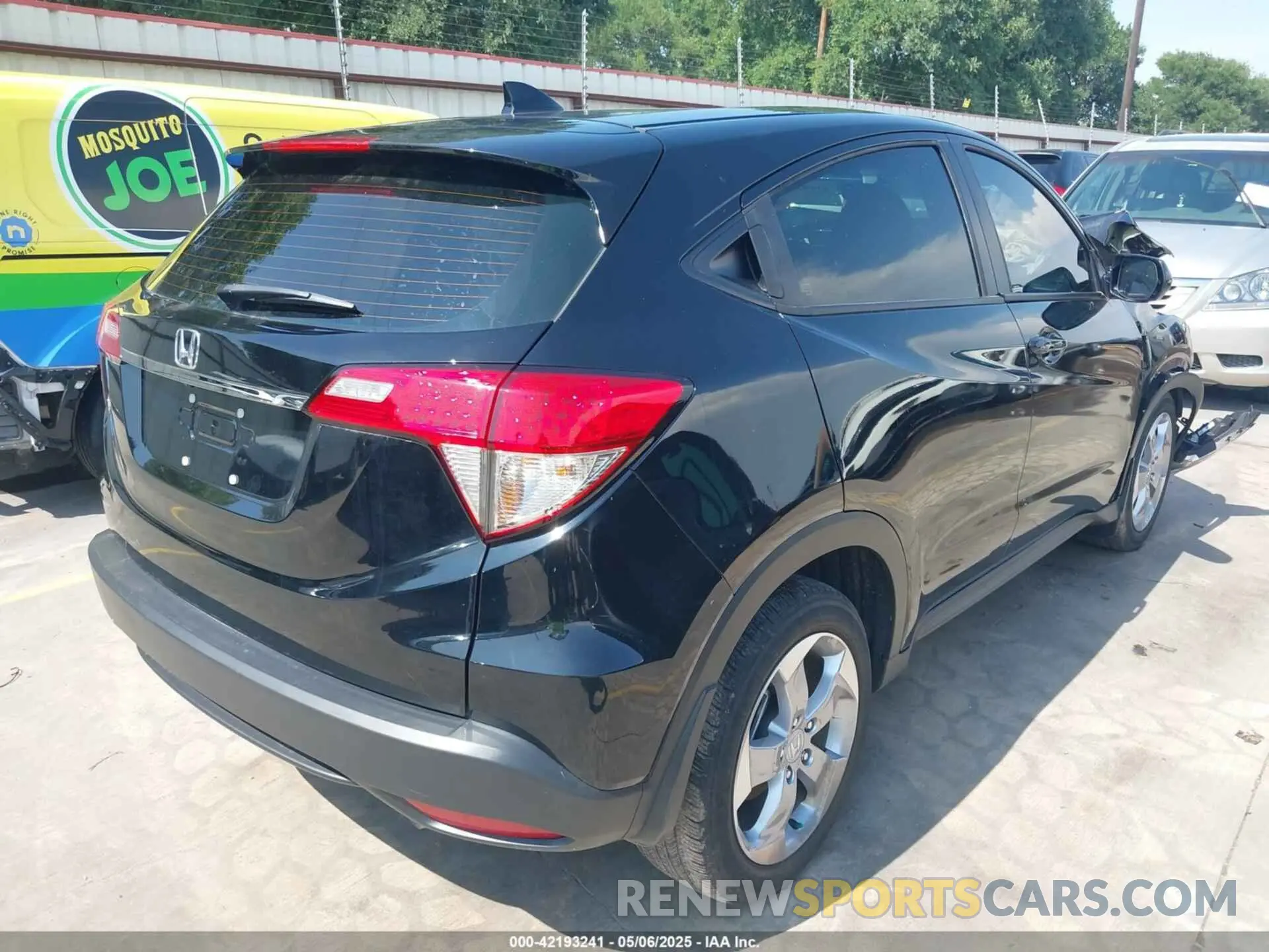 4 Photograph of a damaged car 3CZRU5H36NM738438 HONDA HR-V 2022