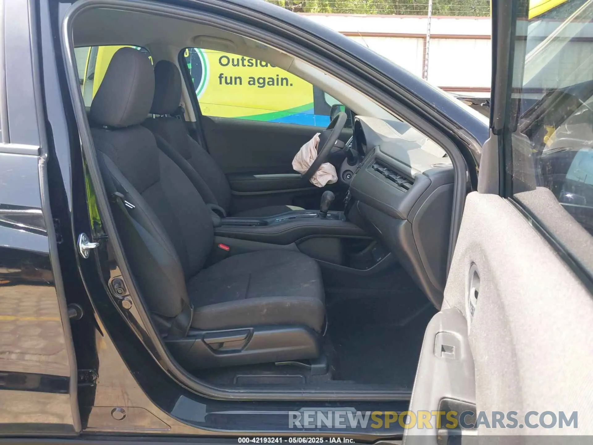 5 Photograph of a damaged car 3CZRU5H36NM738438 HONDA HR-V 2022