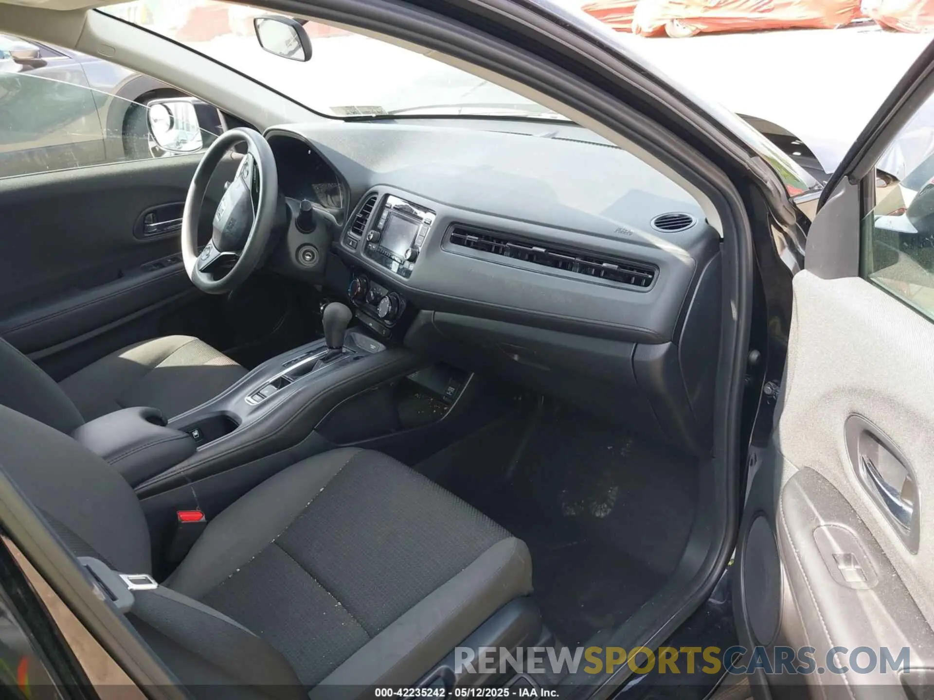 5 Photograph of a damaged car 3CZRU5H36NM743817 HONDA HR-V 2022
