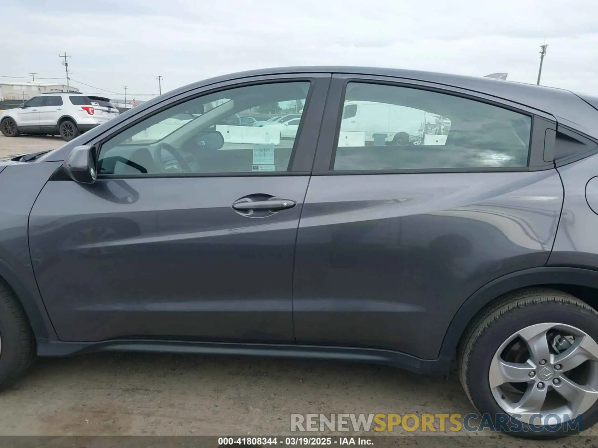 14 Photograph of a damaged car 3CZRU5H36NM744031 HONDA HR-V 2022