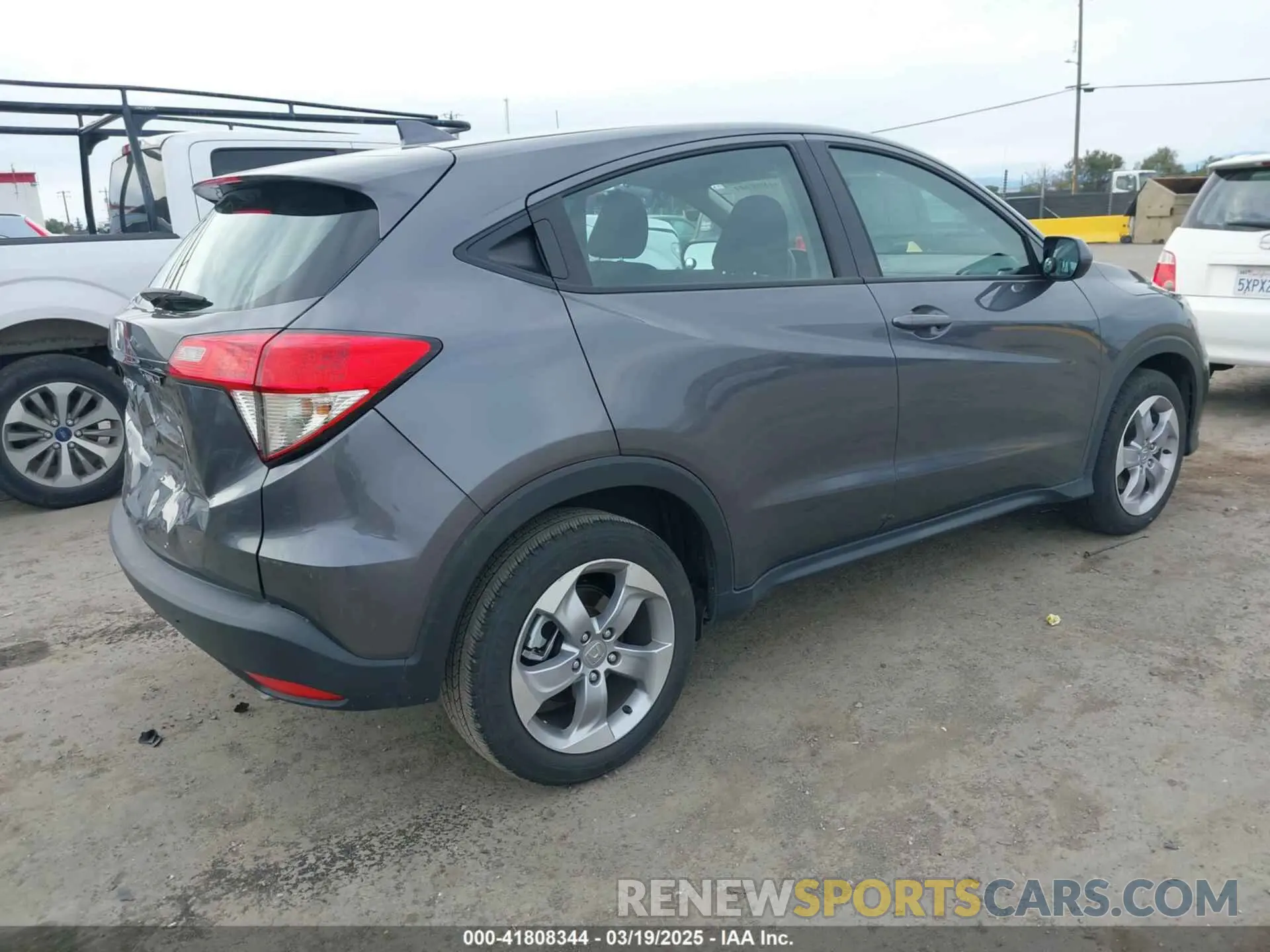 4 Photograph of a damaged car 3CZRU5H36NM744031 HONDA HR-V 2022