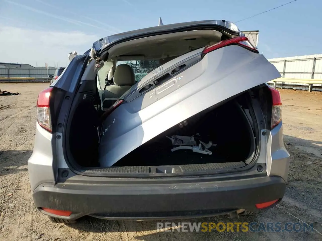 6 Photograph of a damaged car 3CZRU5H37NM706923 HONDA HR-V 2022