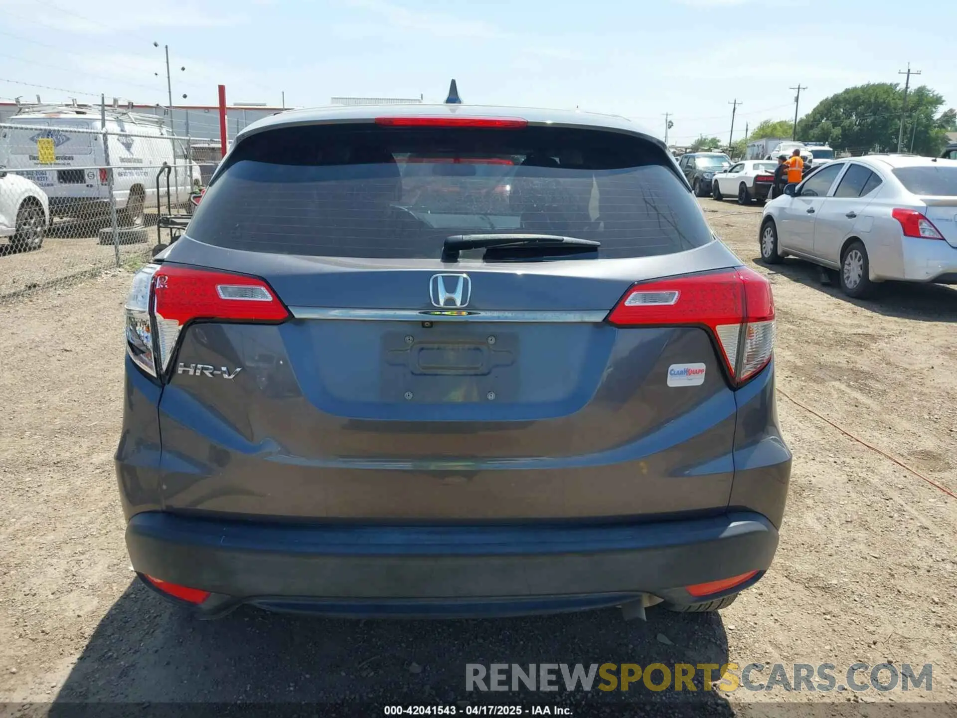 17 Photograph of a damaged car 3CZRU5H39NM724775 HONDA HR-V 2022