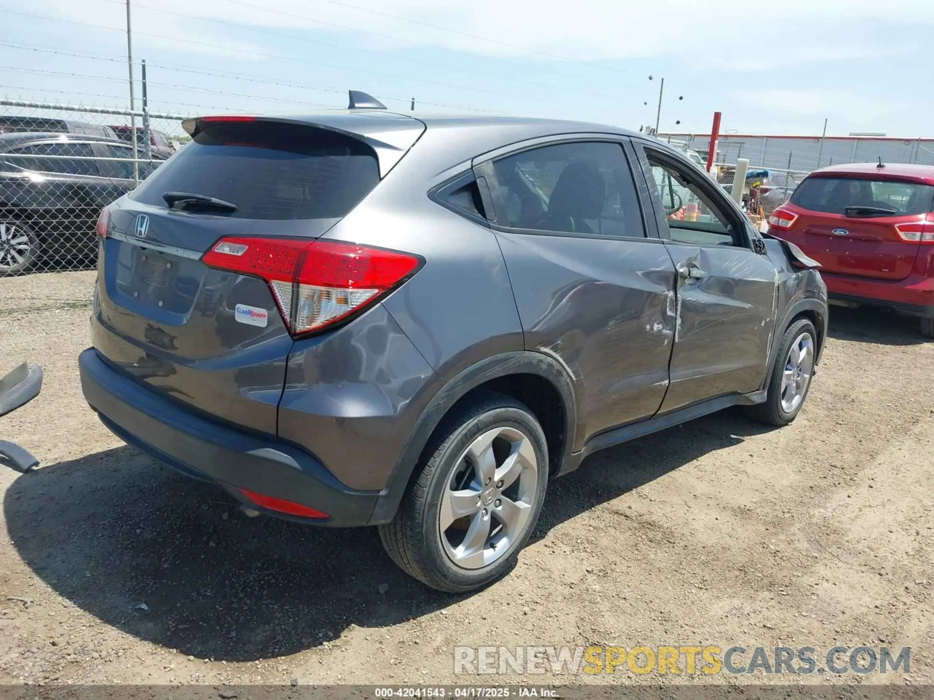 4 Photograph of a damaged car 3CZRU5H39NM724775 HONDA HR-V 2022