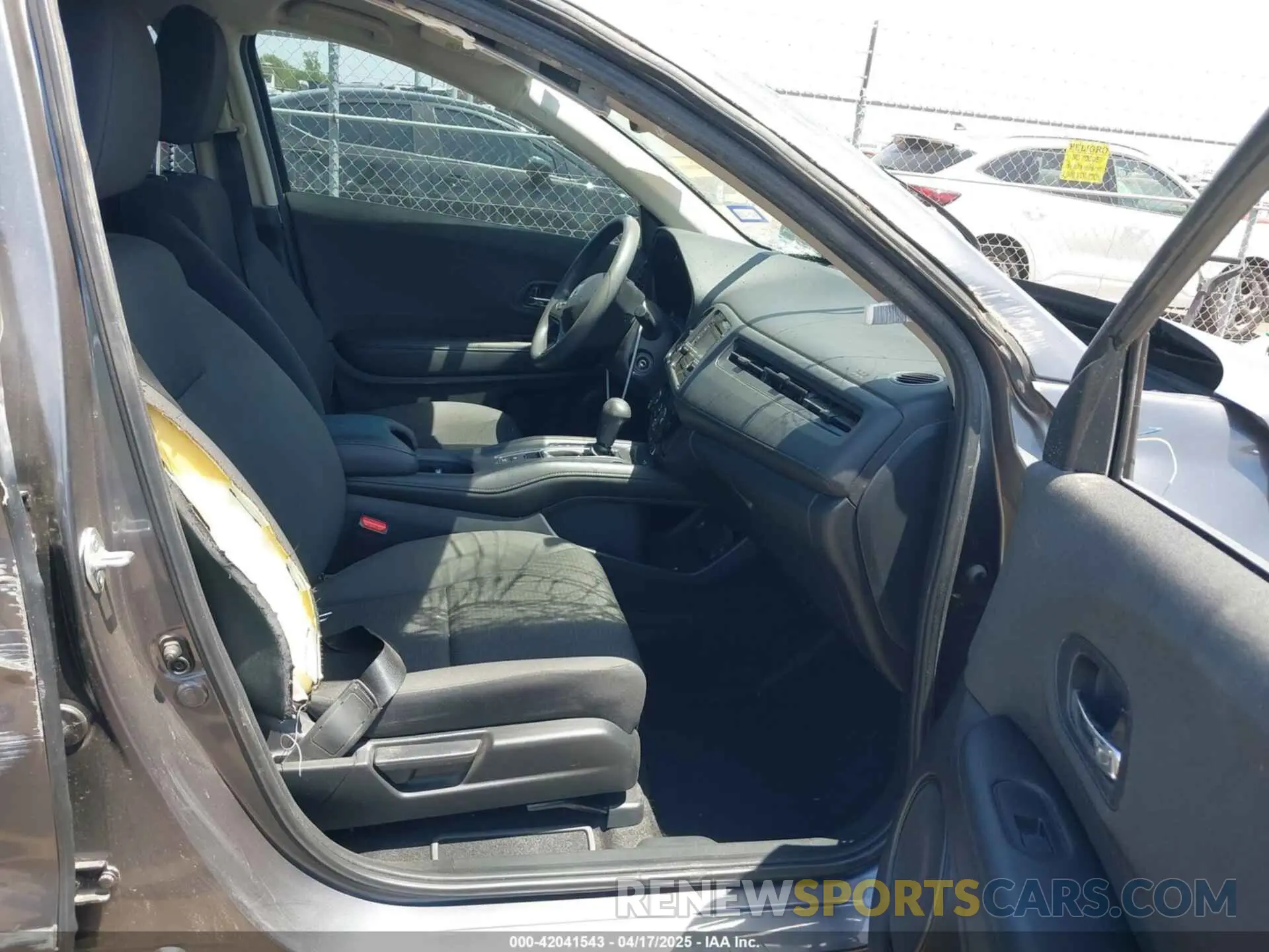 5 Photograph of a damaged car 3CZRU5H39NM724775 HONDA HR-V 2022