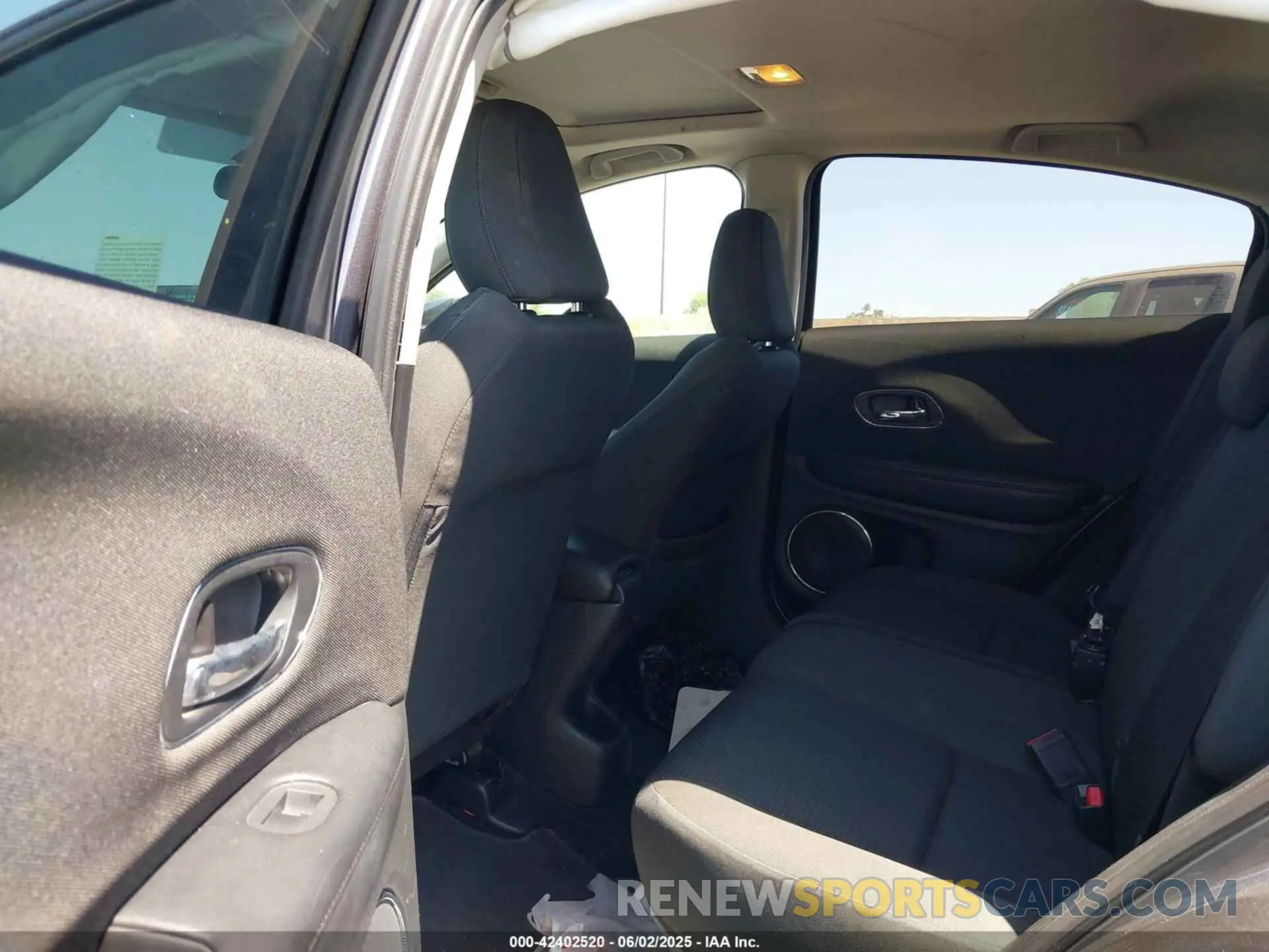 8 Photograph of a damaged car 3CZRU5H50NM711950 HONDA HR-V 2022