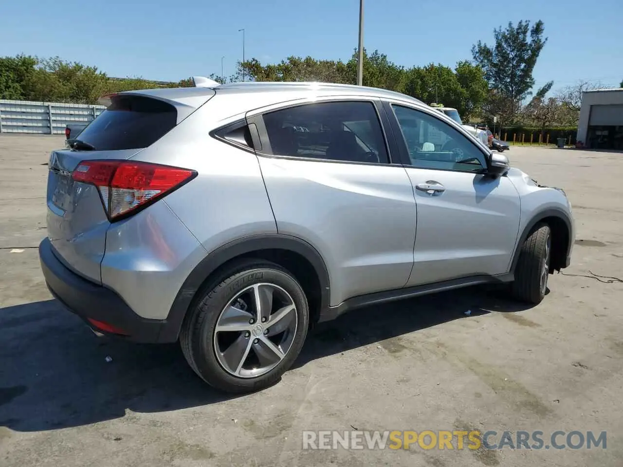 3 Photograph of a damaged car 3CZRU5H50NM724388 HONDA HR-V 2022